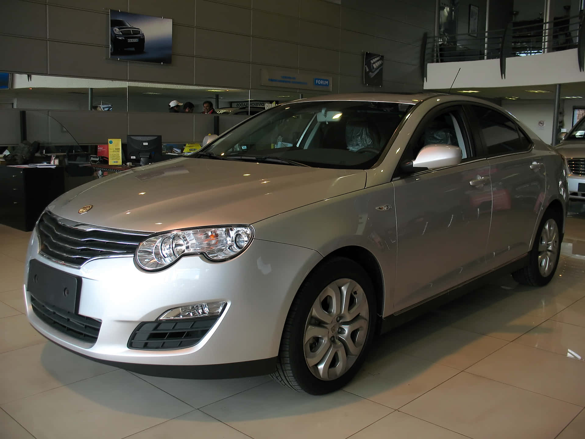 Sedan Mg 550 Perak Di Showroom Wallpaper