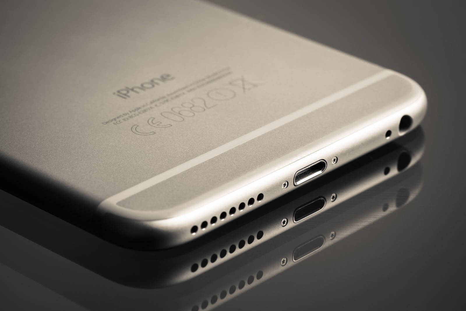Sølv Original Iphone 6 Design Tapet: Et design der repræsenterer et originalt iPhone 6-mønster. Wallpaper
