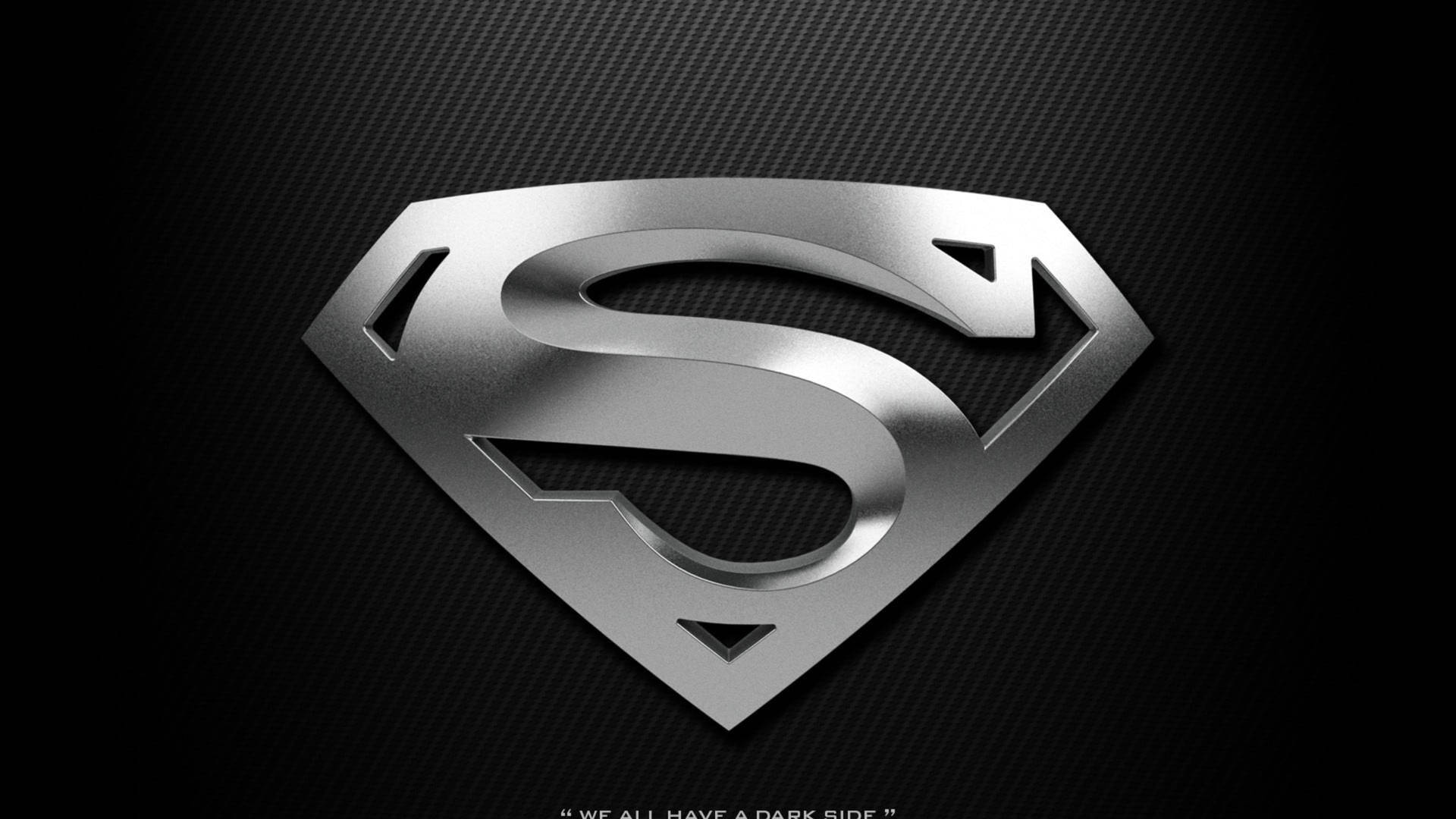 Logotipodo Superman Prata Em Preto Para Papel De Parede De Computador Ou Celular. Papel de Parede