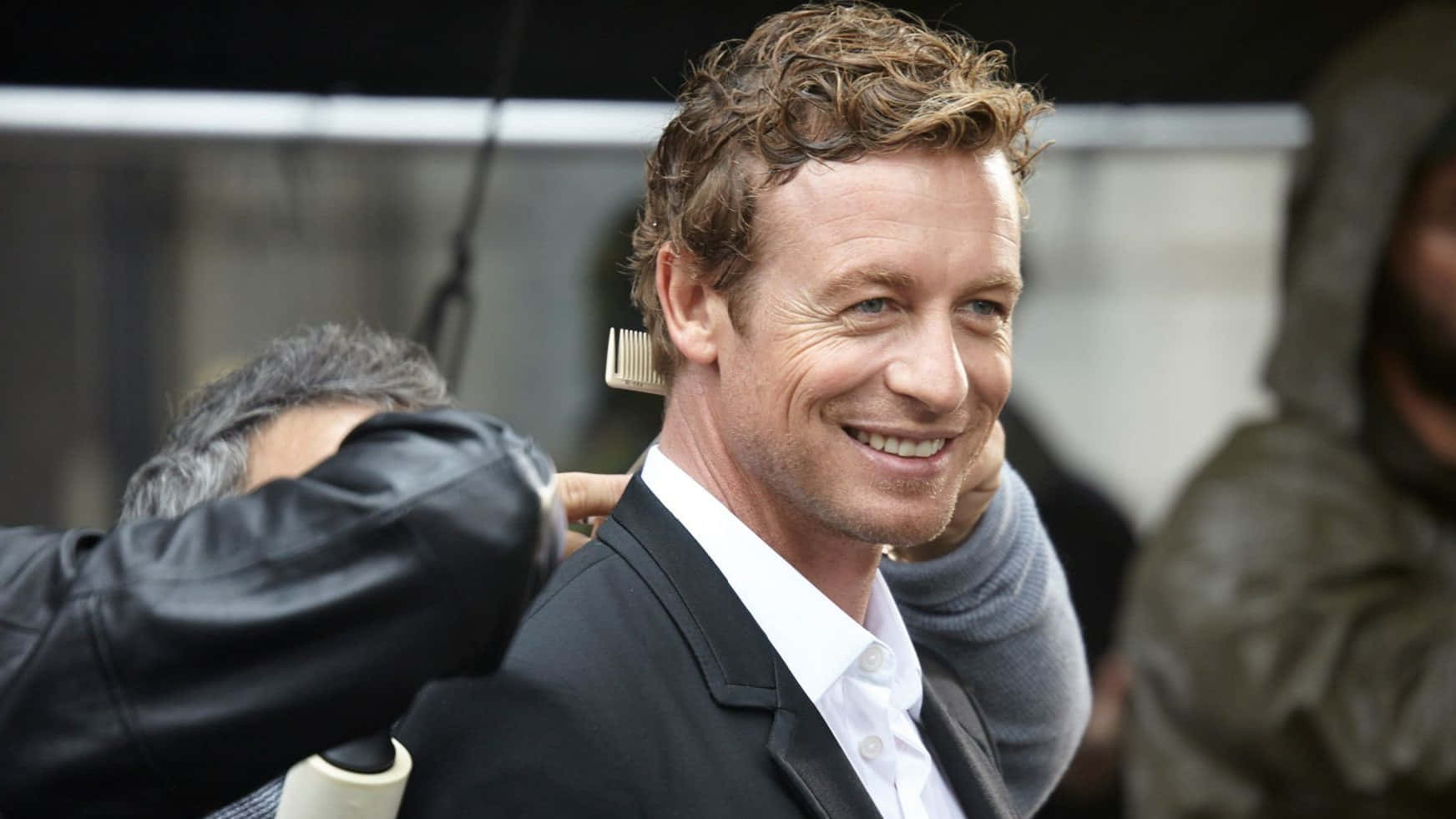 Simon Baker Smiling During Event Wallpaper