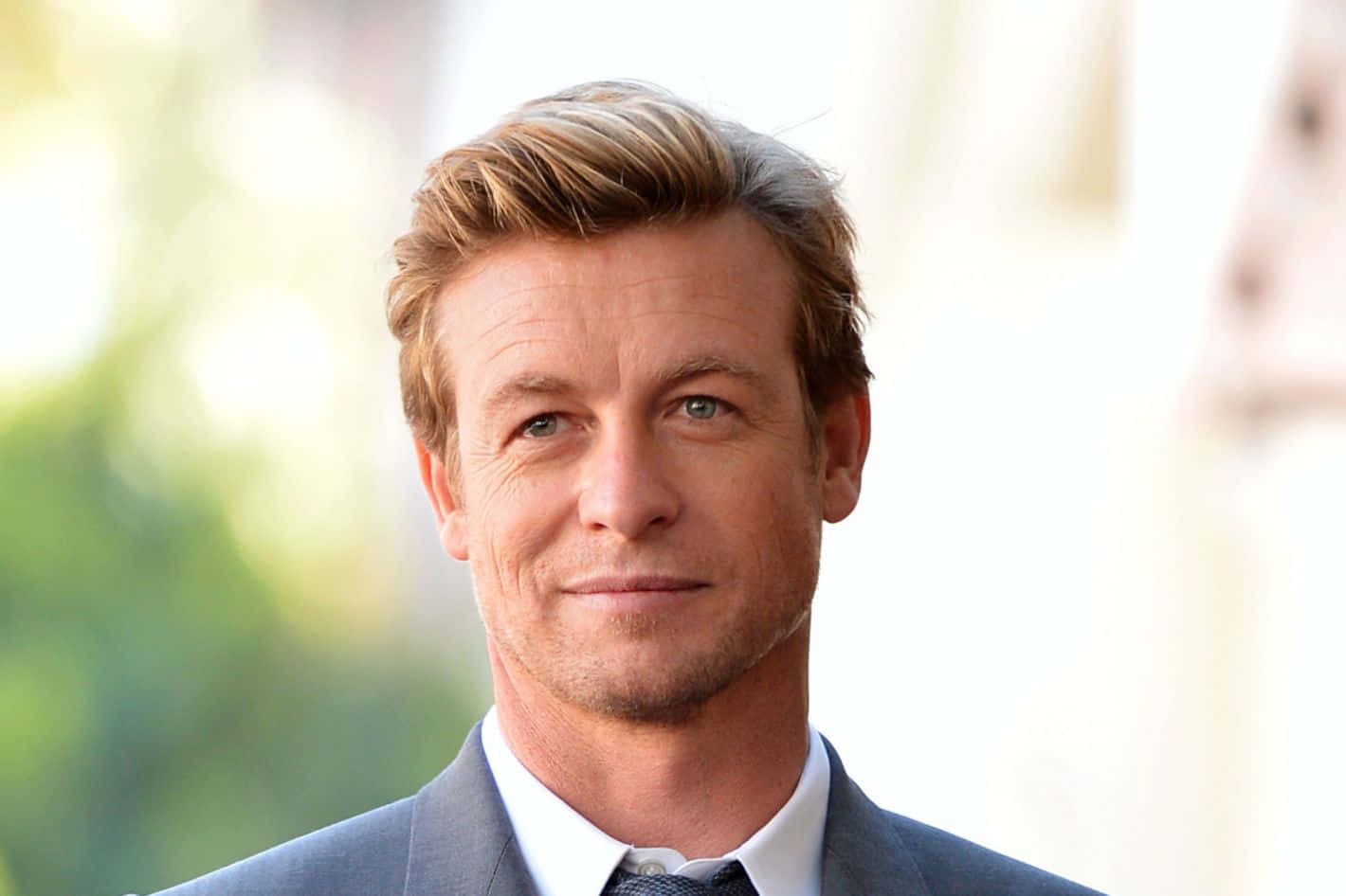 Simon Baker Smilingin Suit Wallpaper