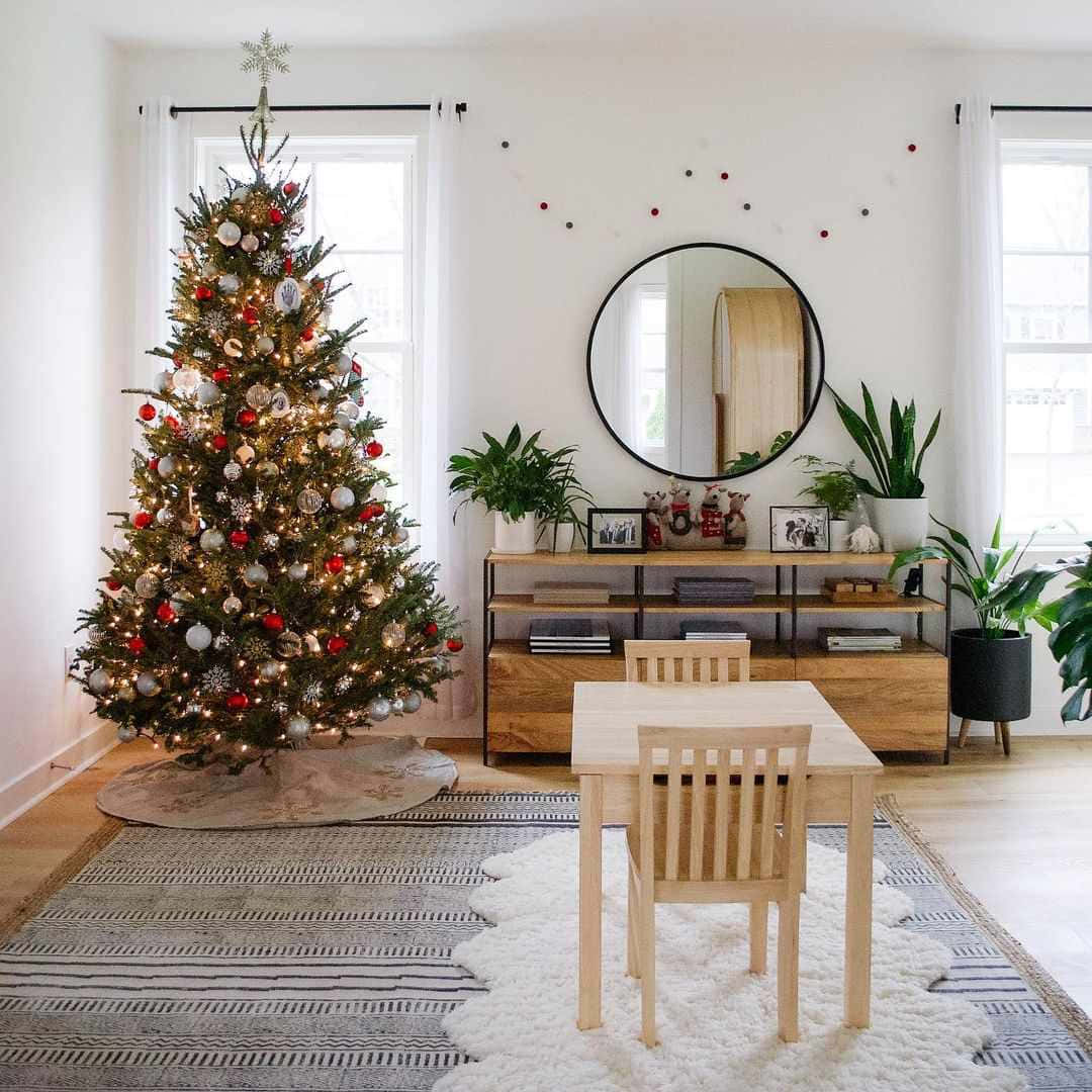 Simple Aesthetic Cute Christmas Tree In The Corner Wallpaper