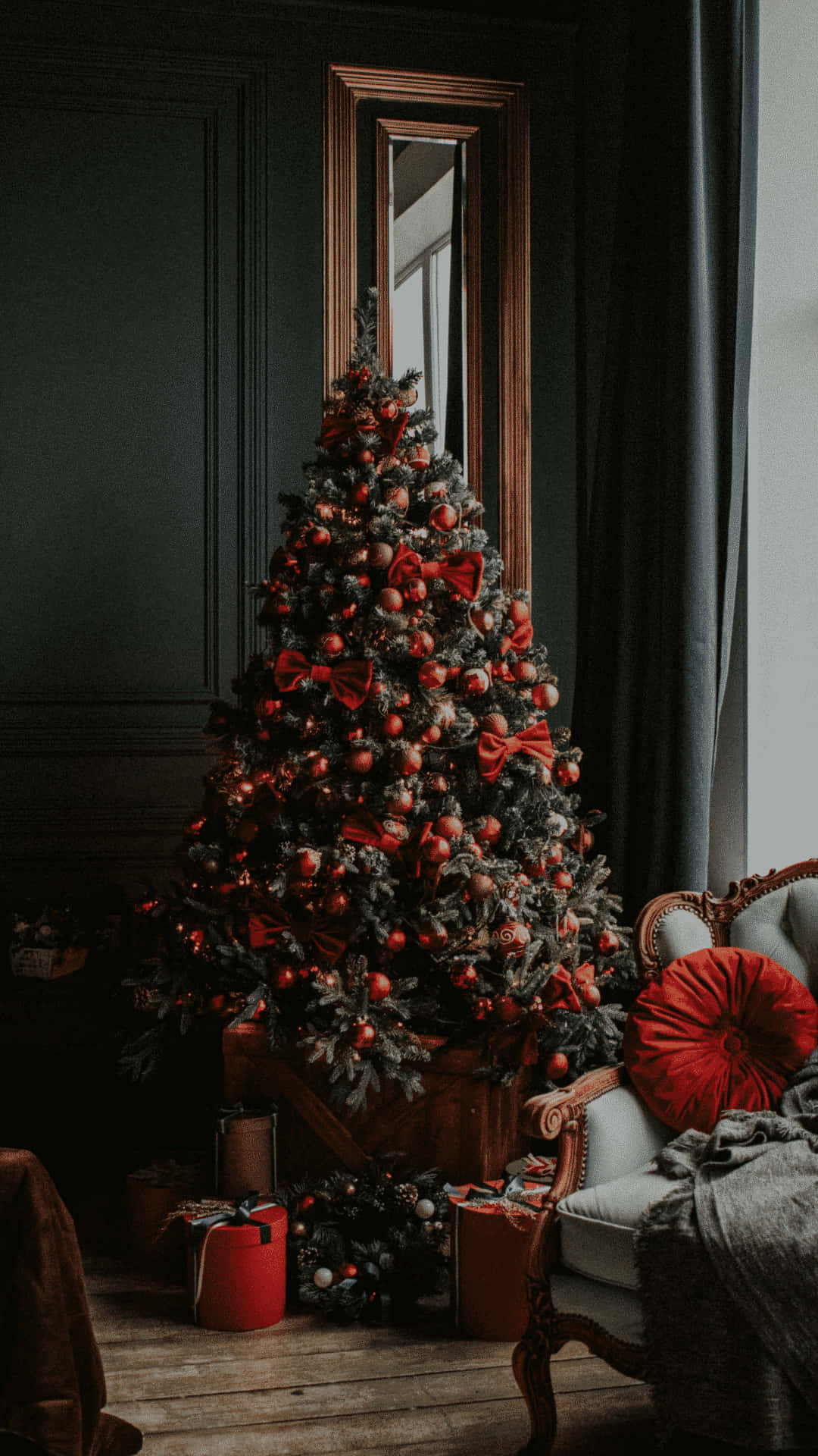 Simple Aesthetic Cute Christmas Tree With Red Baubles Wallpaper