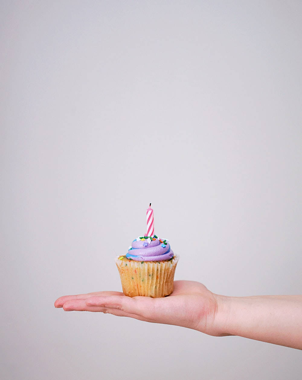 Simple Aesthetic Happy Birthday Cupcake Wallpaper