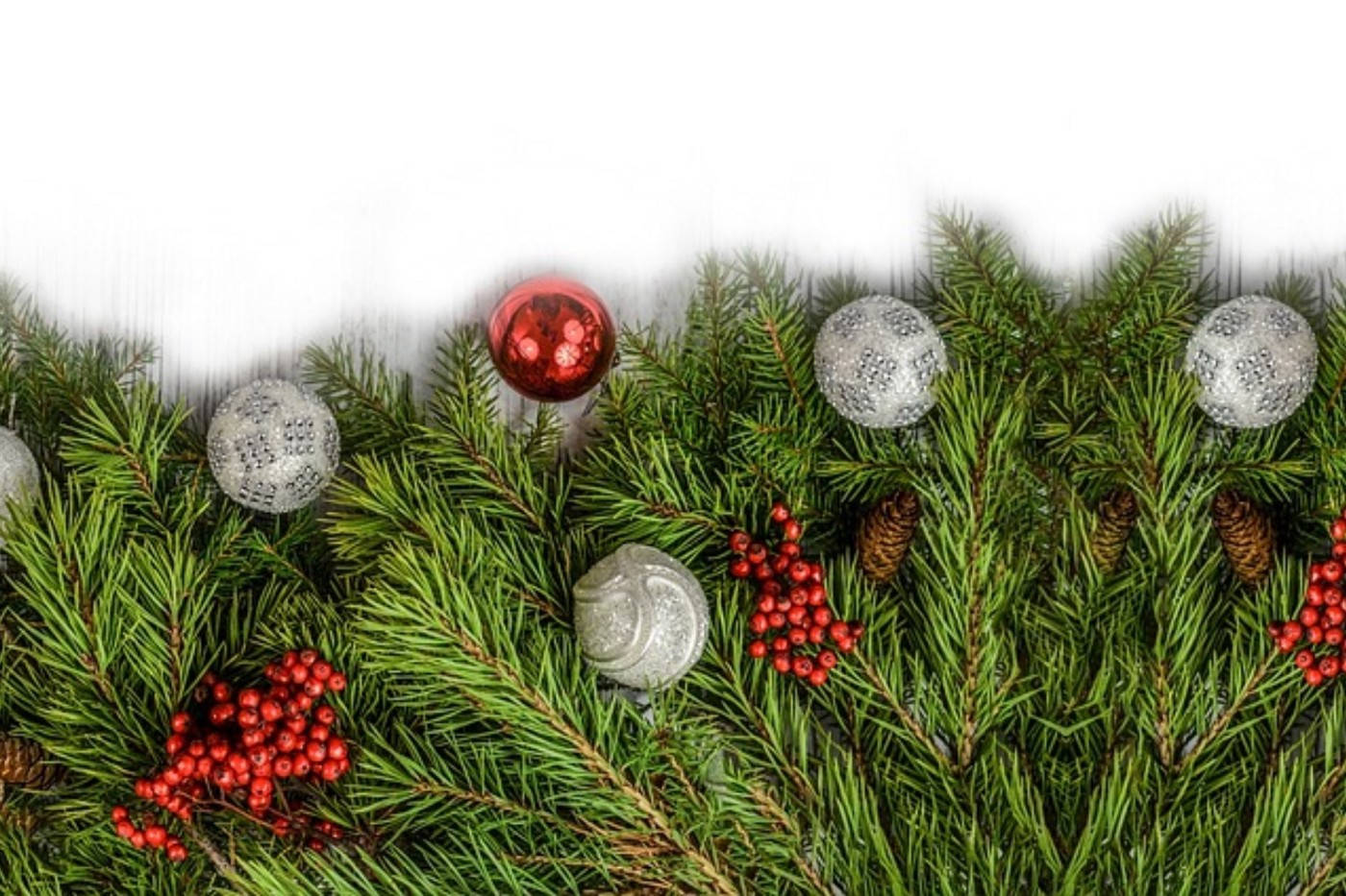 Simple Christmas Balls On Pine Wallpaper