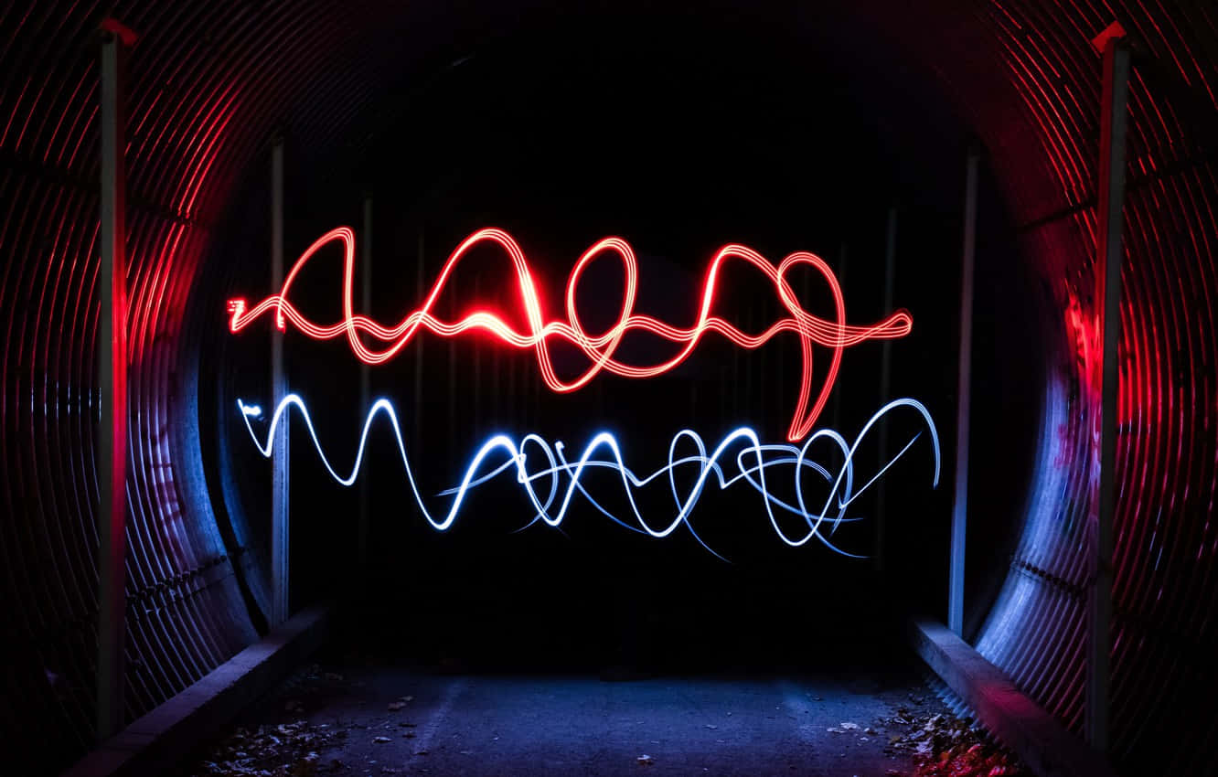 Unapintura Luminosa De Un Túnel Con Luces Rojas Y Azules. Fondo de pantalla