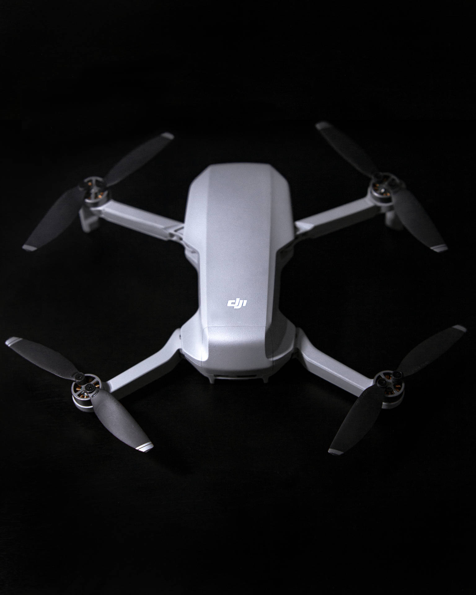 Sencillaestética Oscura De Drone Quadcopter. Fondo de pantalla