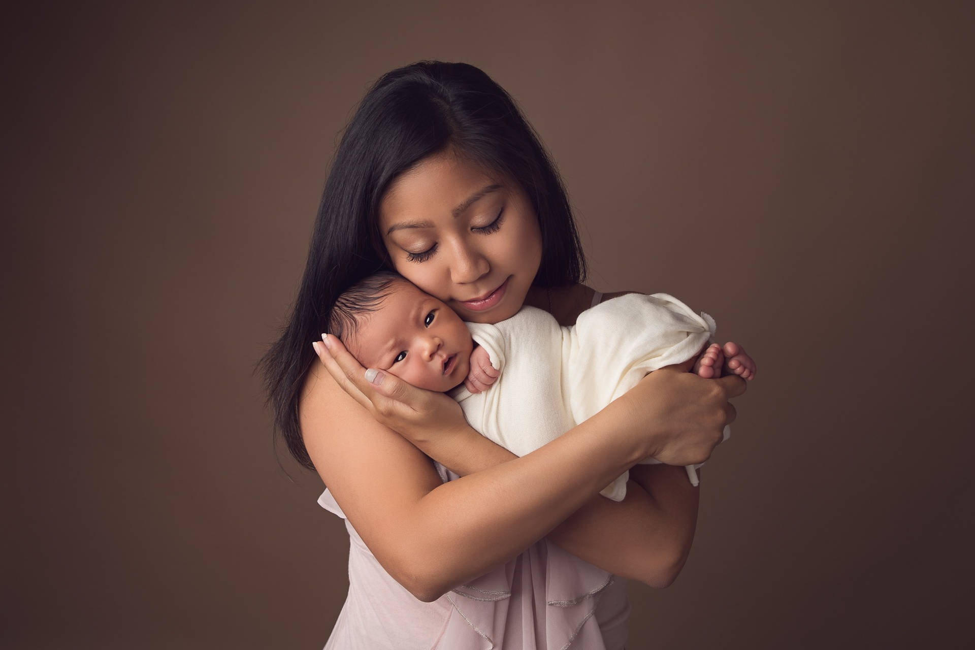 Sesiónfotográfica Sencilla De Madre Y Bebé Fondo de pantalla