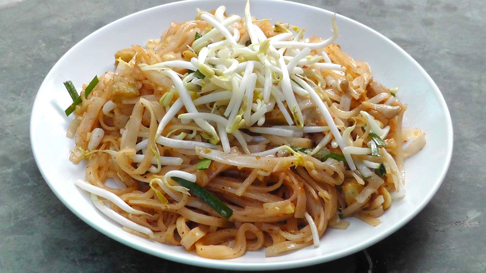 Semplicepiatto Di Pad Thai Agli Spaghetti Di Riso Sfondo