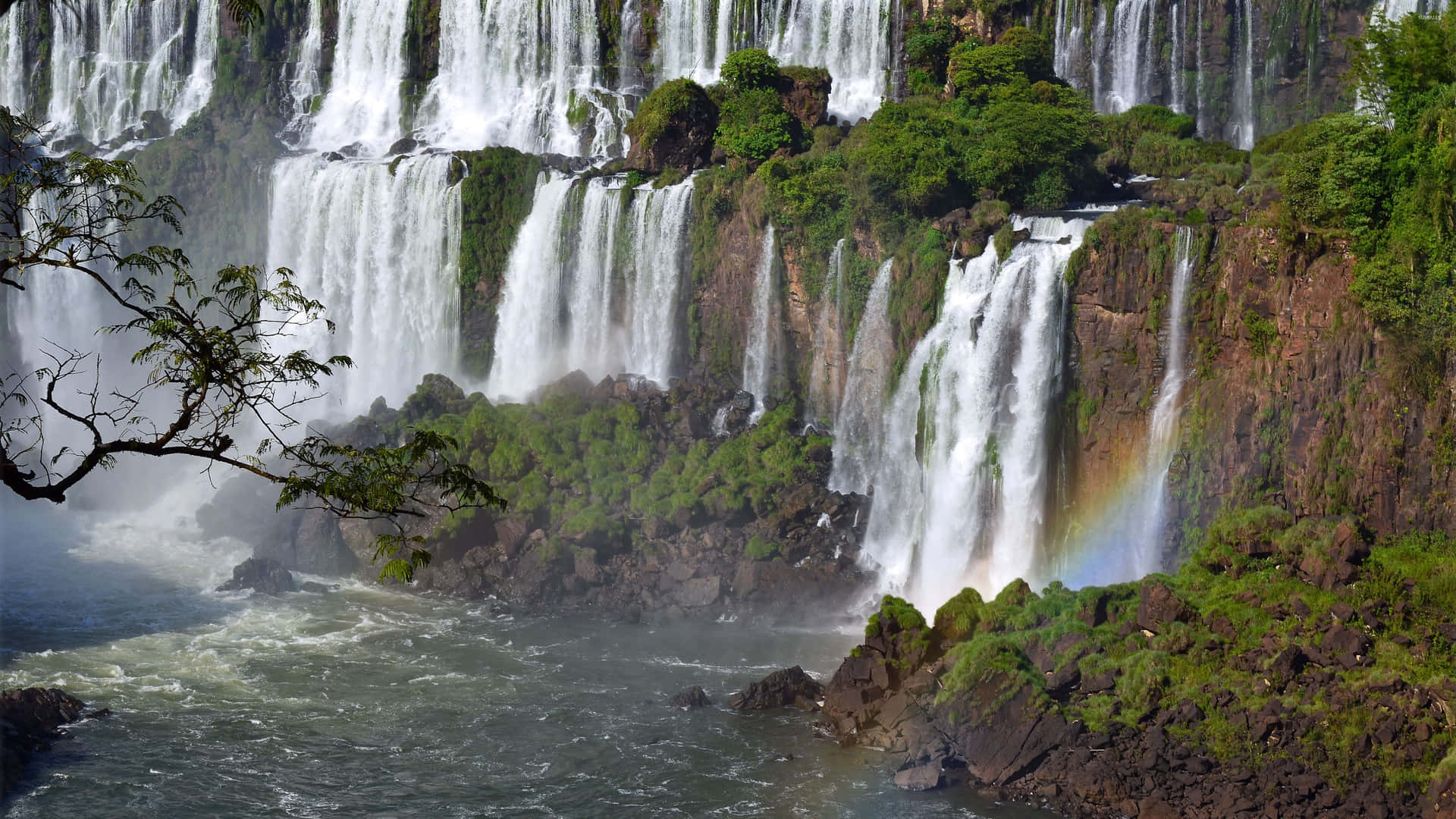 Increíblescataratas De Iguazú Simplemente Impresionantes. Fondo de pantalla