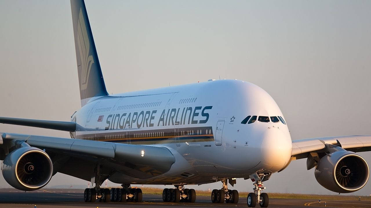 Singapore Airlines Taxiway Parked Background