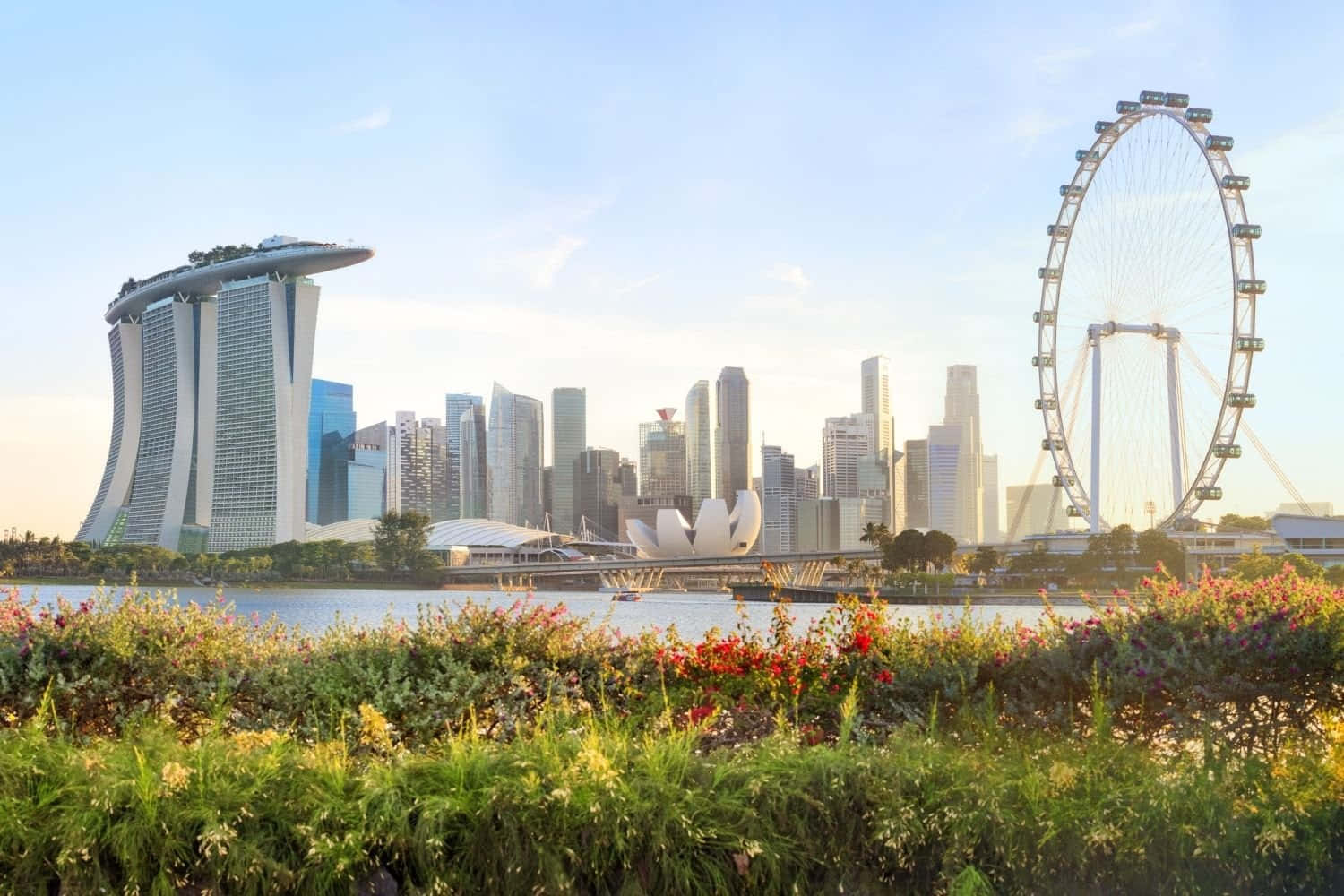 Explore and Enjoy the Beaches, Shopping and Streets of Singapore