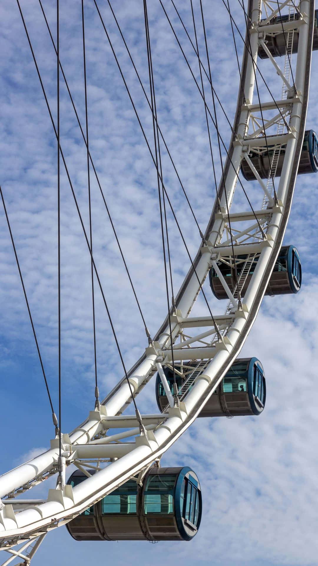 Singapore_ Flyer_ Against_ Blue_ Sky Wallpaper