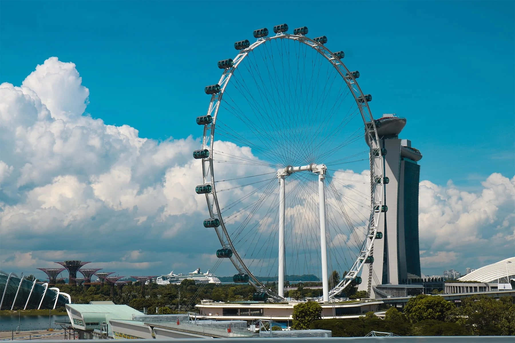 Singapore_ Flyer_and_ Marina_ Bay_ Sands_ View Wallpaper