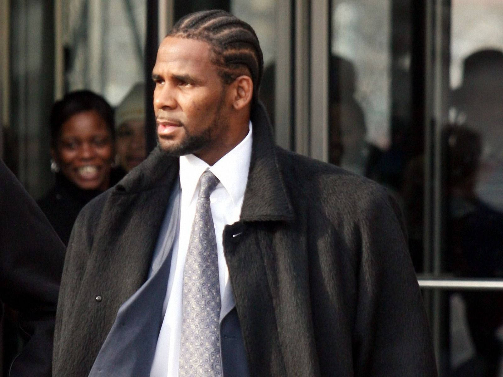 Singer R Kelly With Braided Hair Wallpaper
