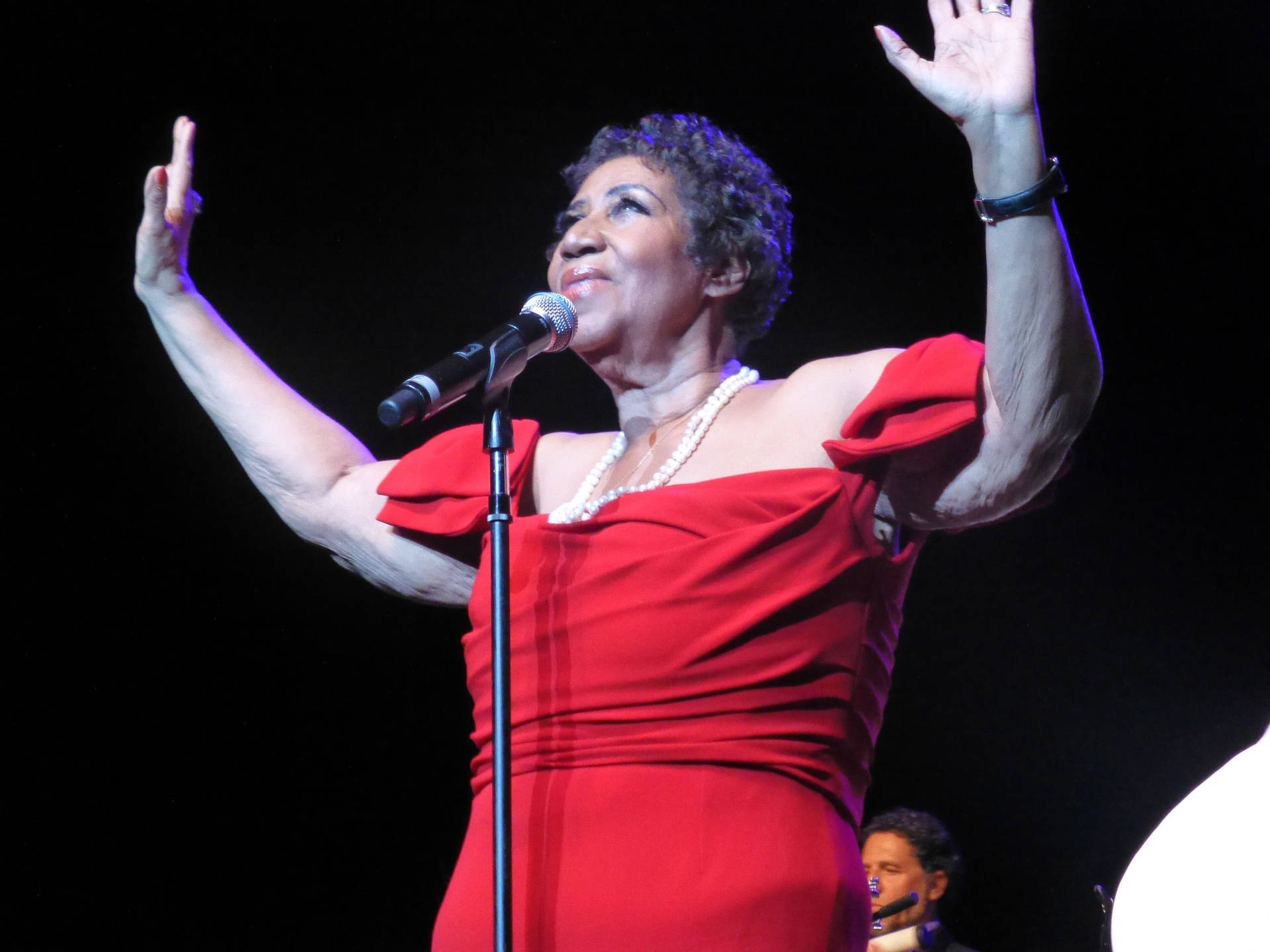 Singer-songwriter And Pianist Aretha Franklin In Red Wallpaper