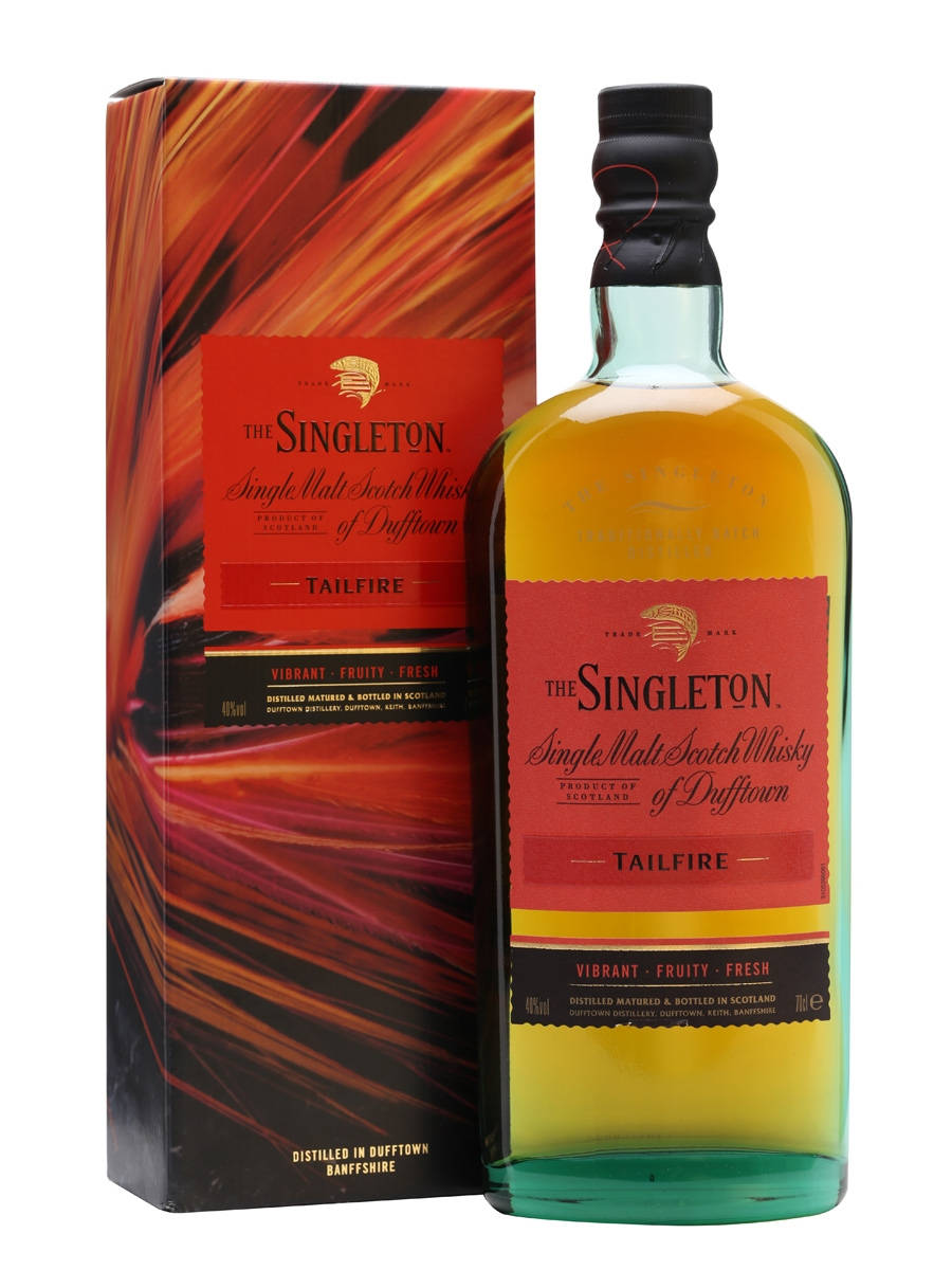 Luxurious Singleton Tailfire Red Whisky Bottle Wallpaper