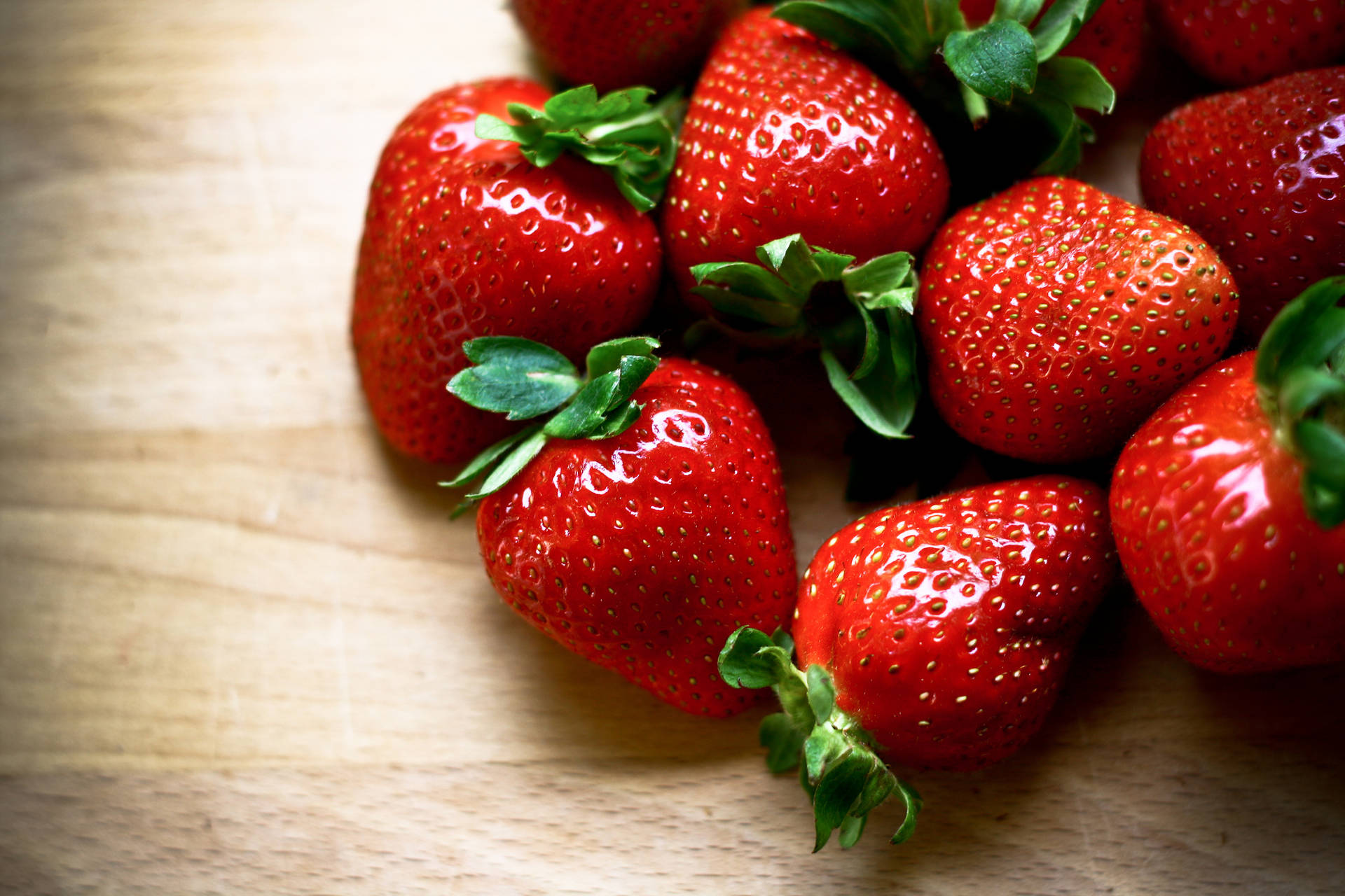 Six Featured Strawberries Wallpaper