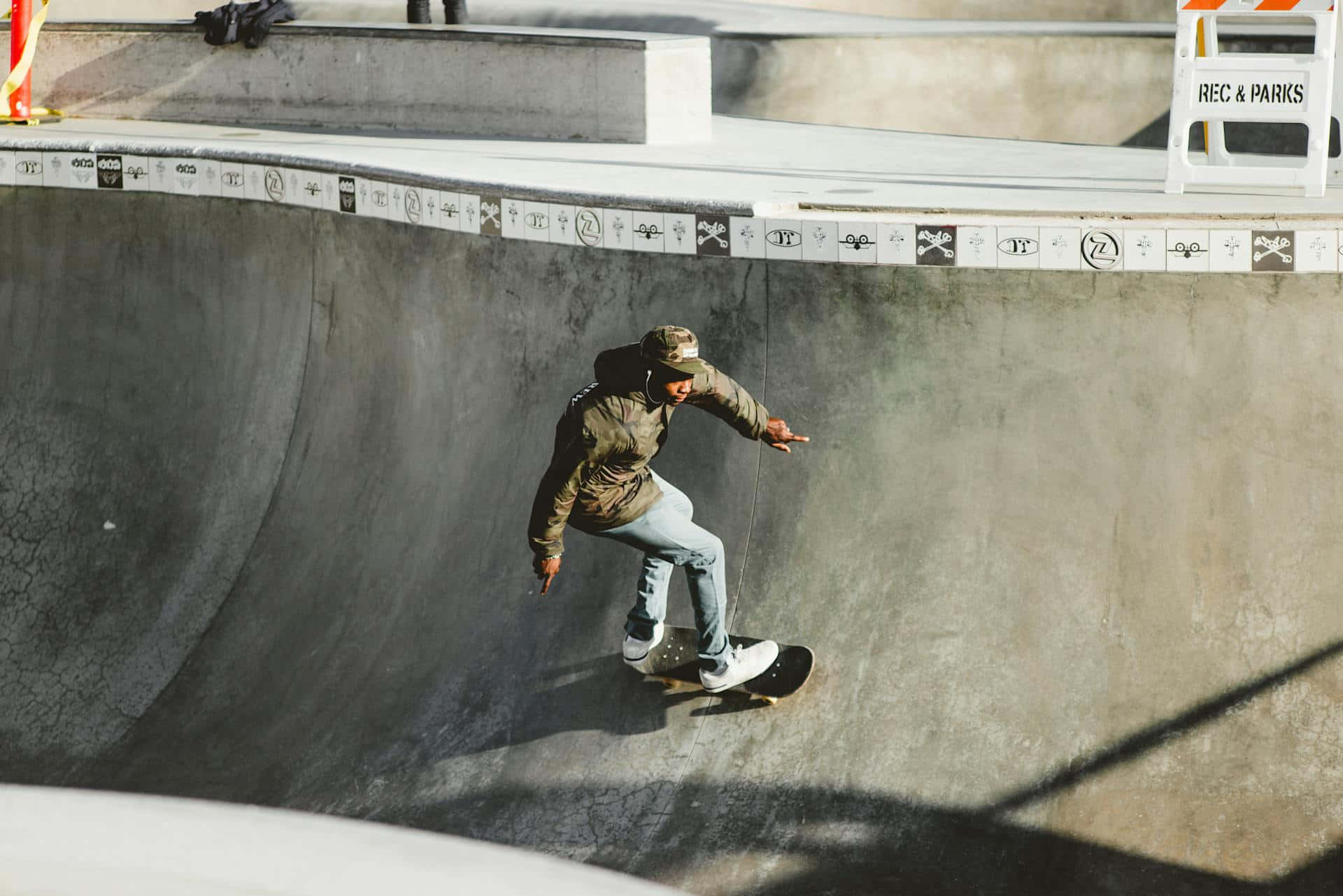 Skateboarder_in_ Sunlit_ Bowl Wallpaper