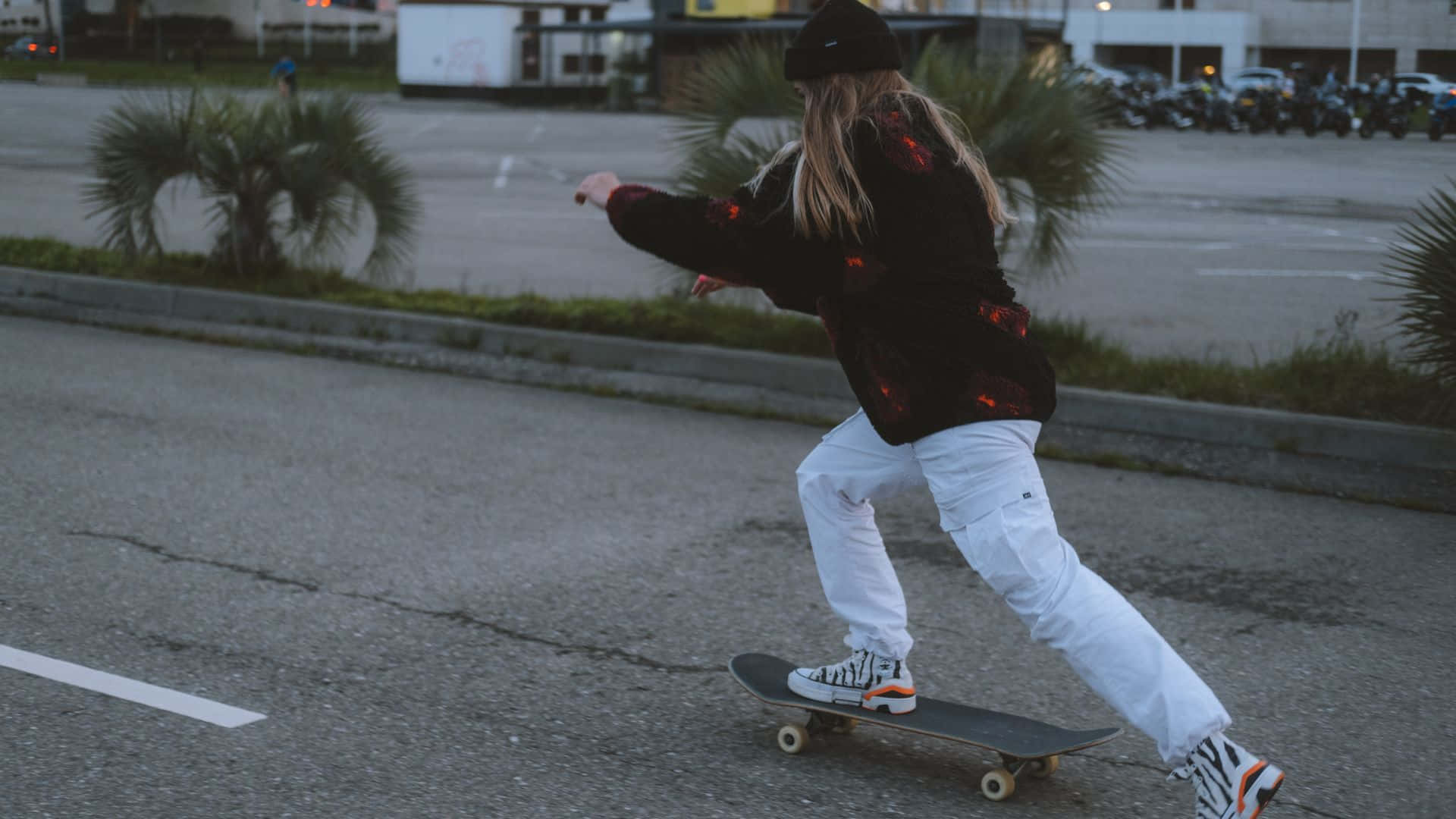 Skateboarderche Esegue Un Audace Salto Allo Skate Park!