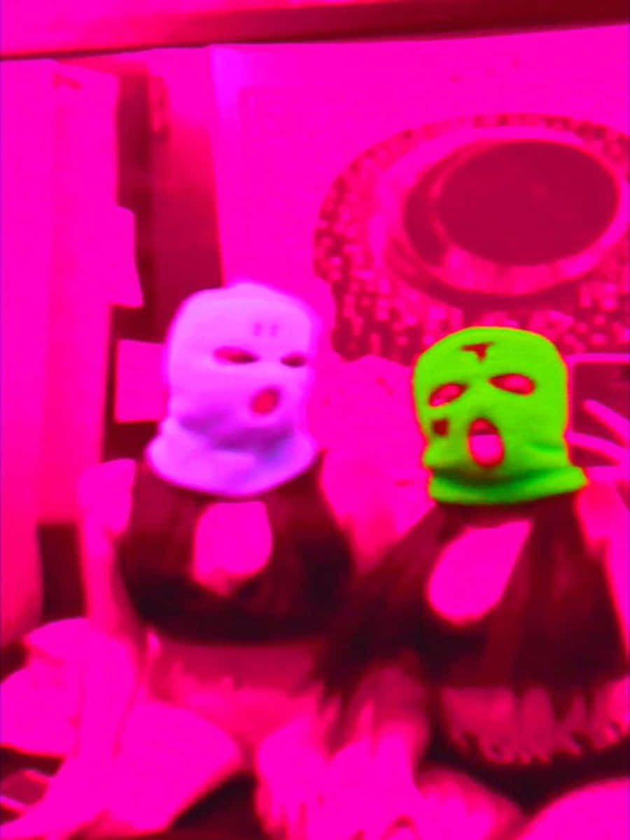 Skimasken-mädchen In Einem Raum Mit Rosa Licht Wallpaper
