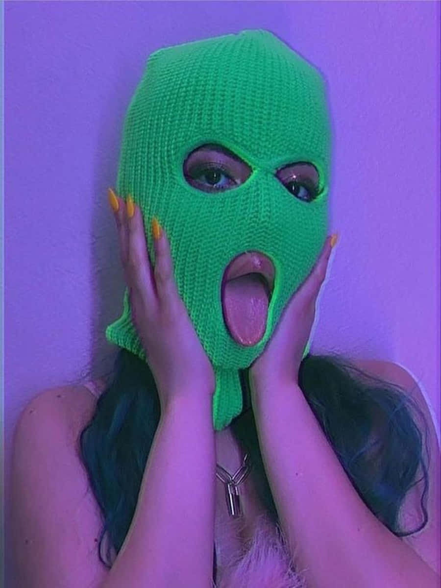 Grøn Ski Maske Pige Tunge Ud Neon Pop Wallpaper