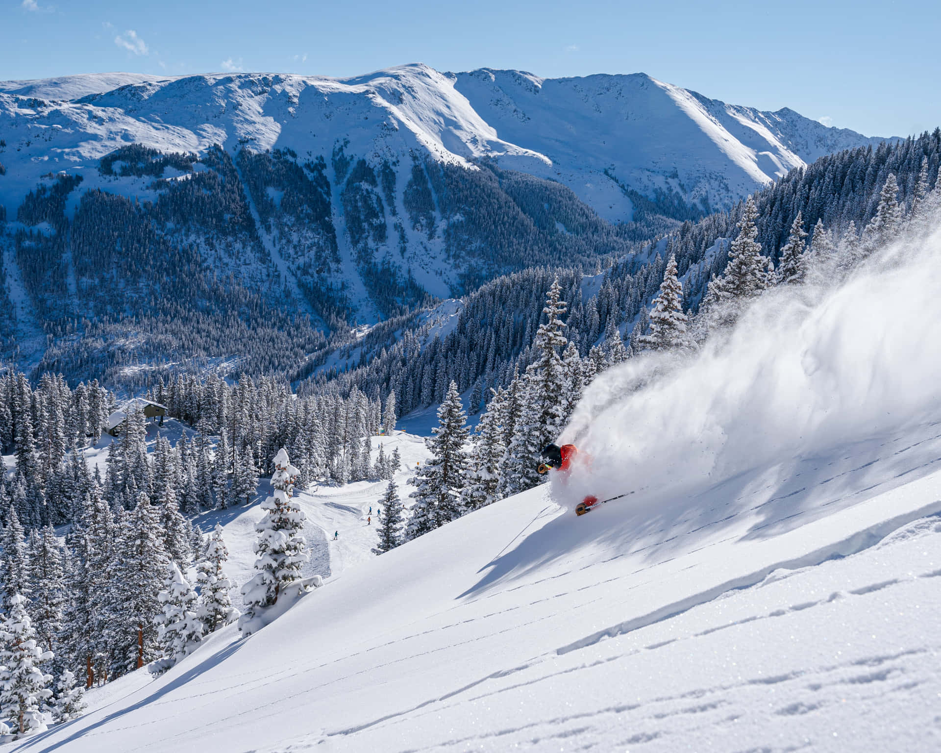 Udforsk det smukke landskab af et ski-område. Wallpaper