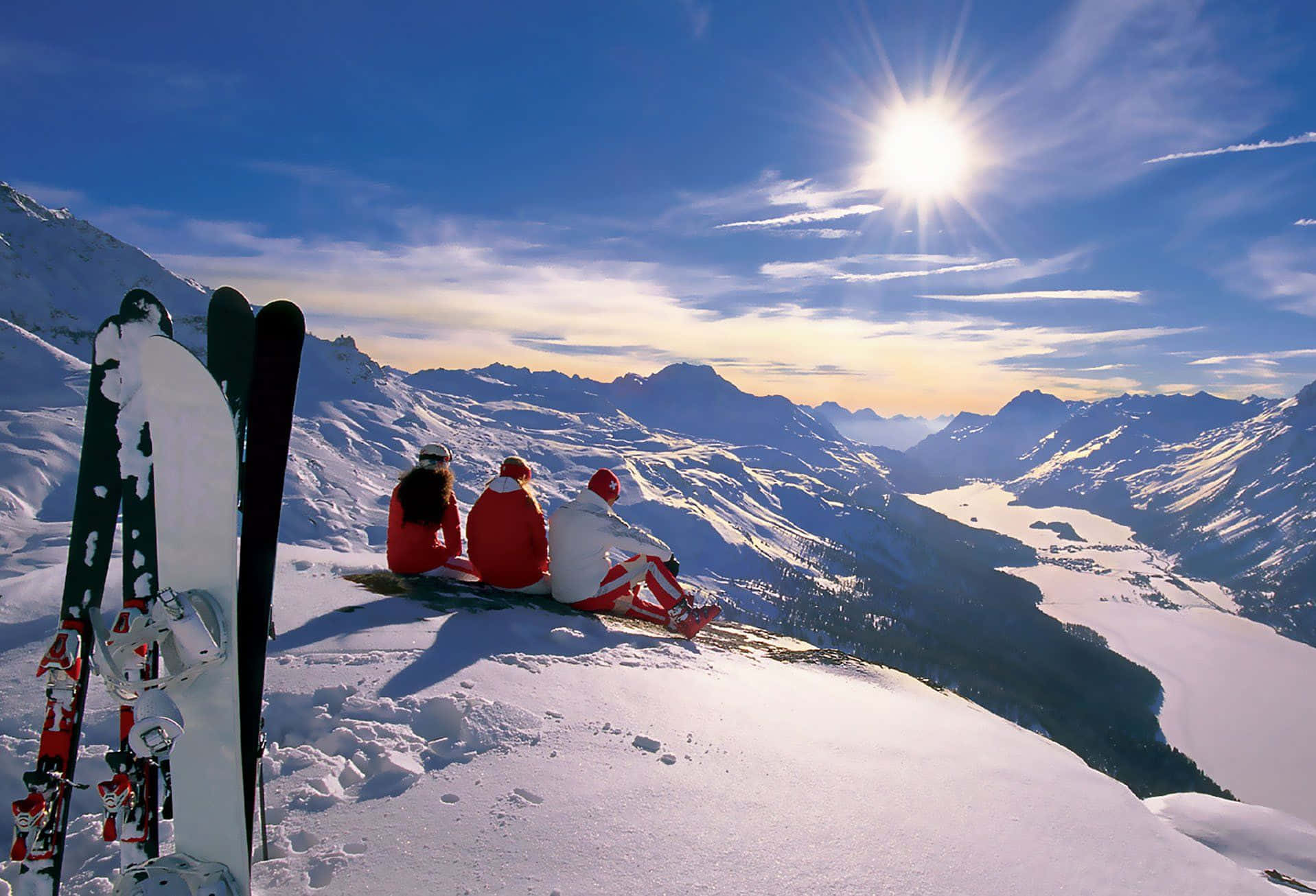 'aventurapura: Explorando La Hermosa Montaña De Esquí' Fondo de pantalla