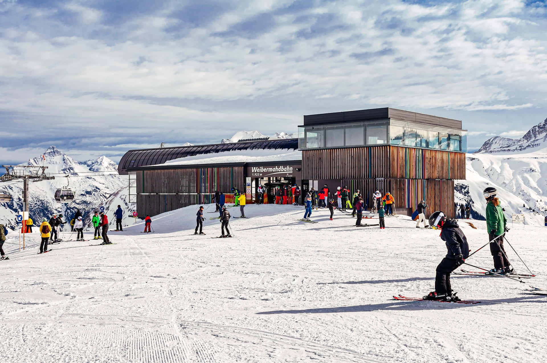 Ski Resort Scenic Mountain View Wallpaper