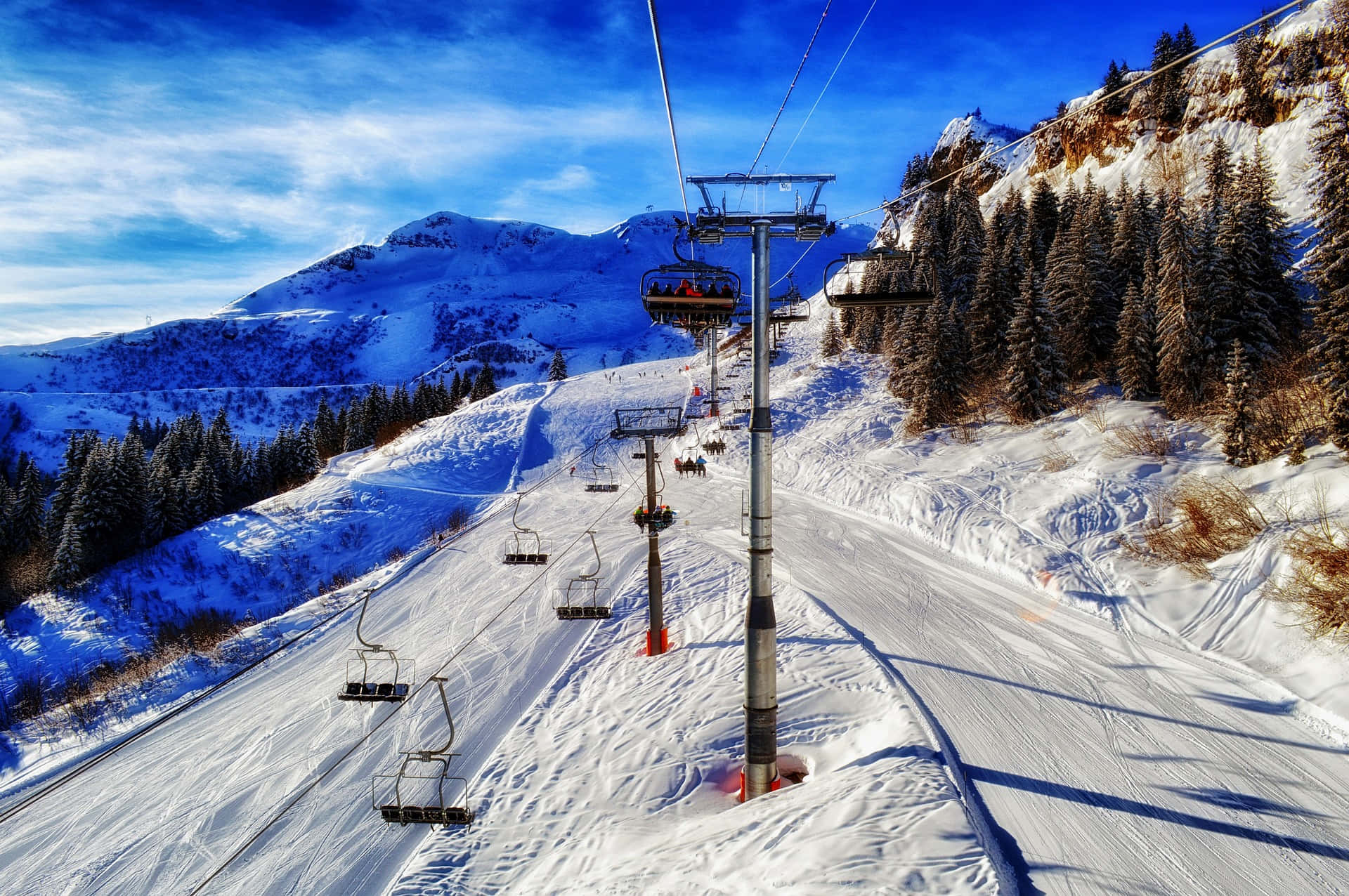 Captivating Ski Resort Scenery Wallpaper