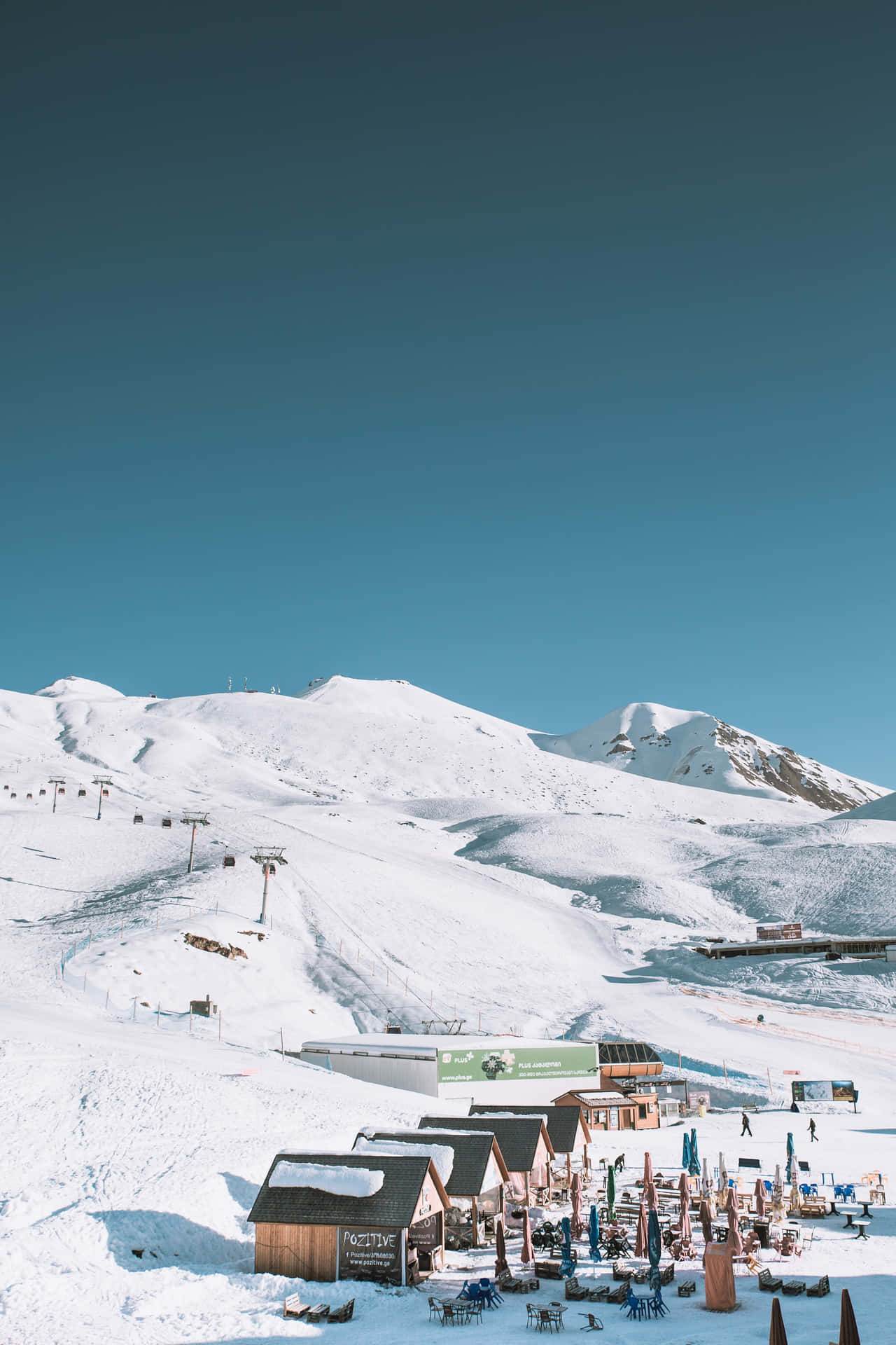 Ski Resort Met Verbluffend Besneeuwd Bergzicht Achtergrond