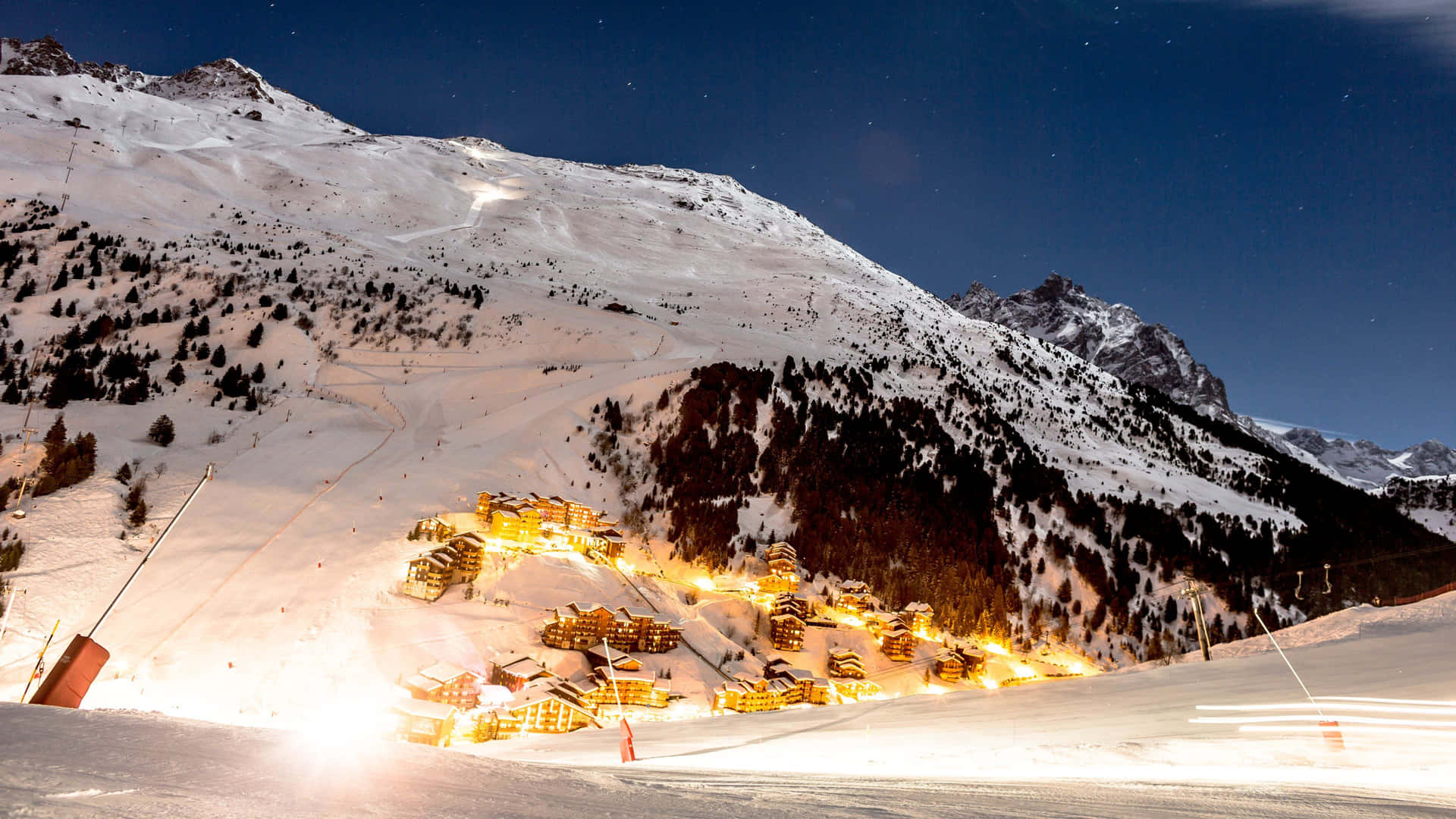 Breathtaking Scenery at Ski Resort Wallpaper