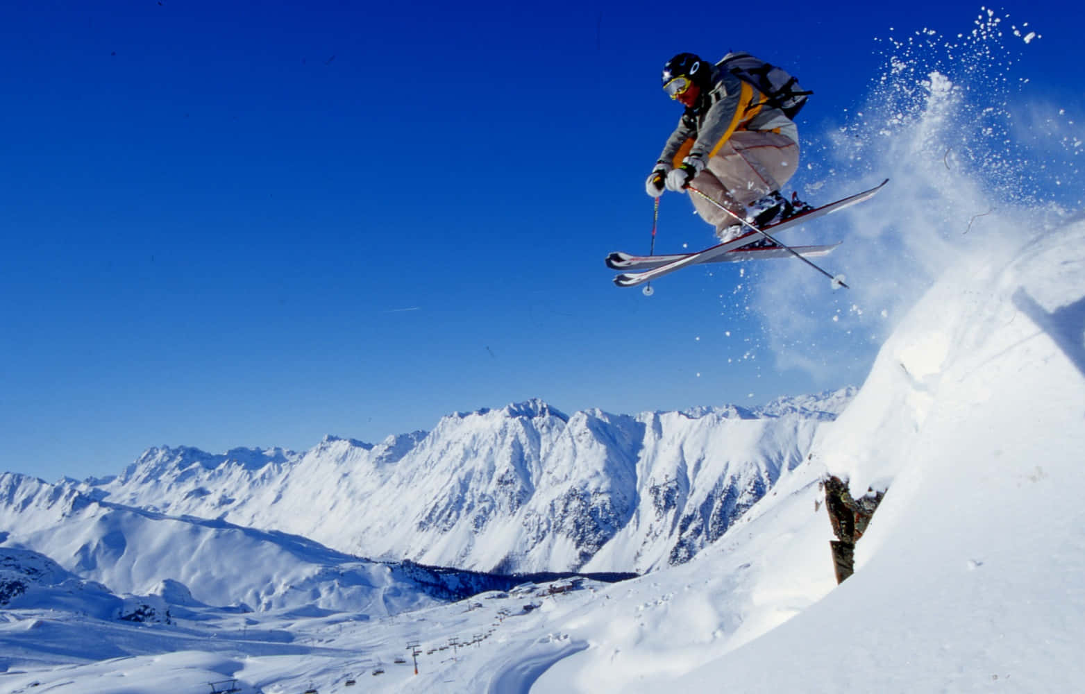 Soar Down the Slopes on Your Ski Adventures Wallpaper