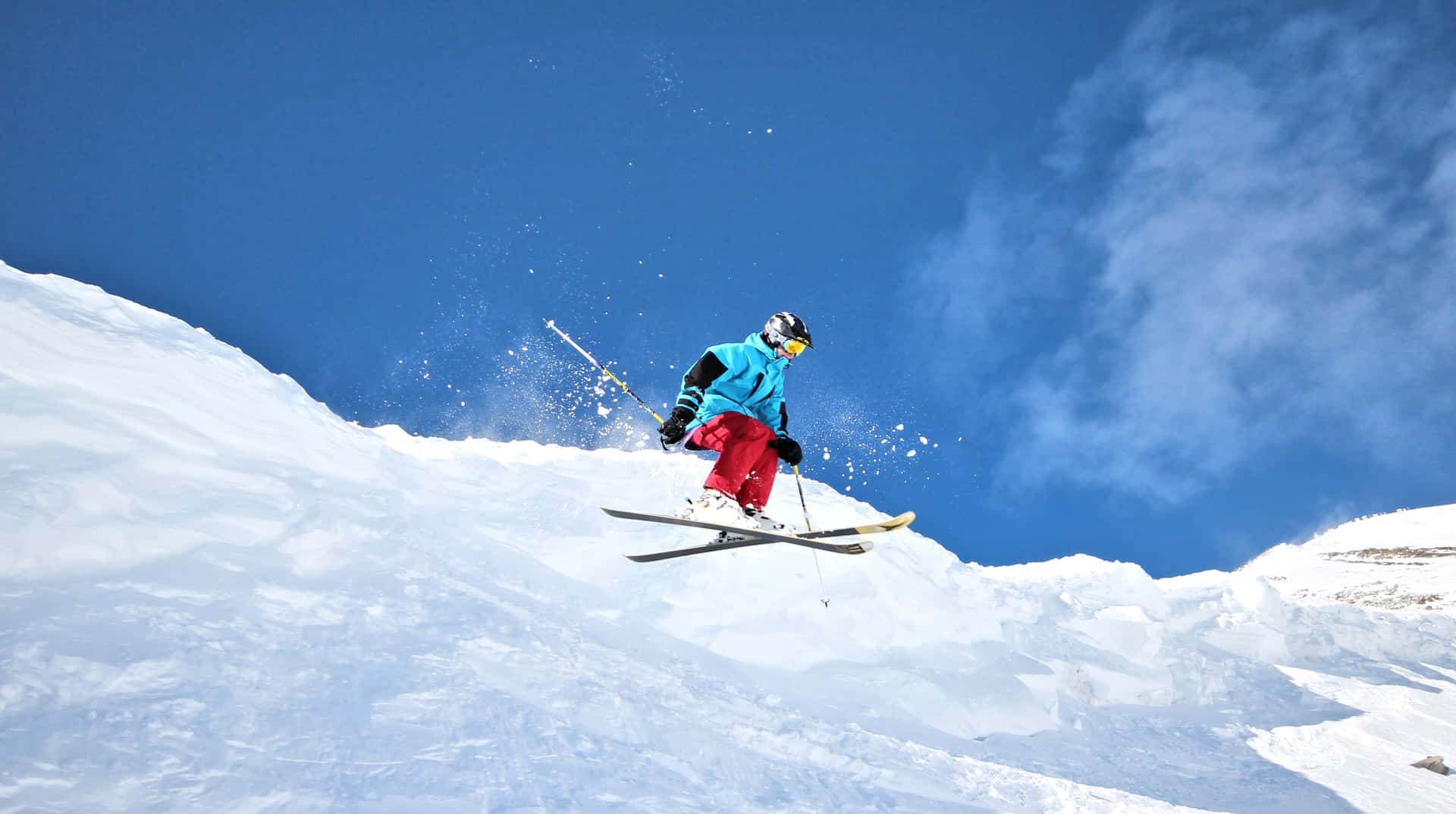 Eineperson Fährt Ski.
