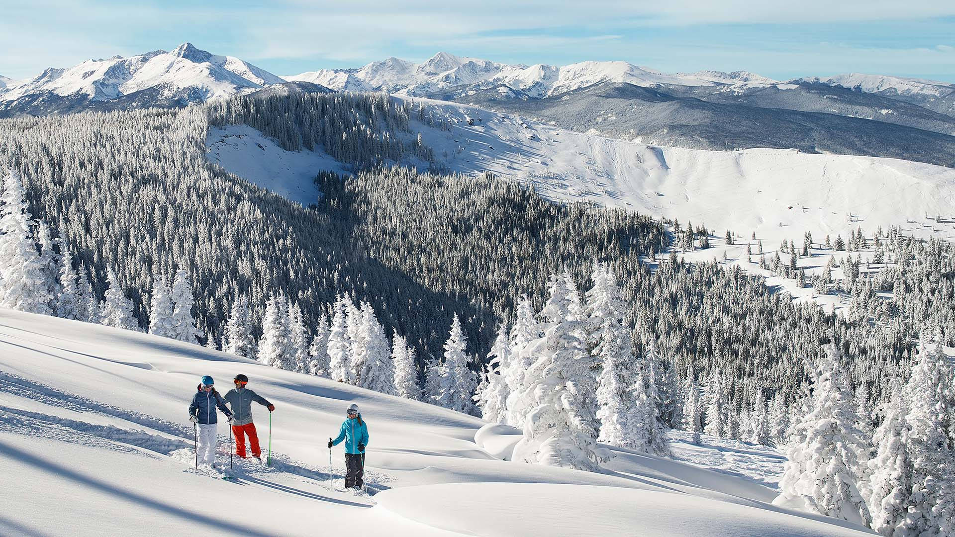 Skiing Family In Vail Colorado Wallpaper