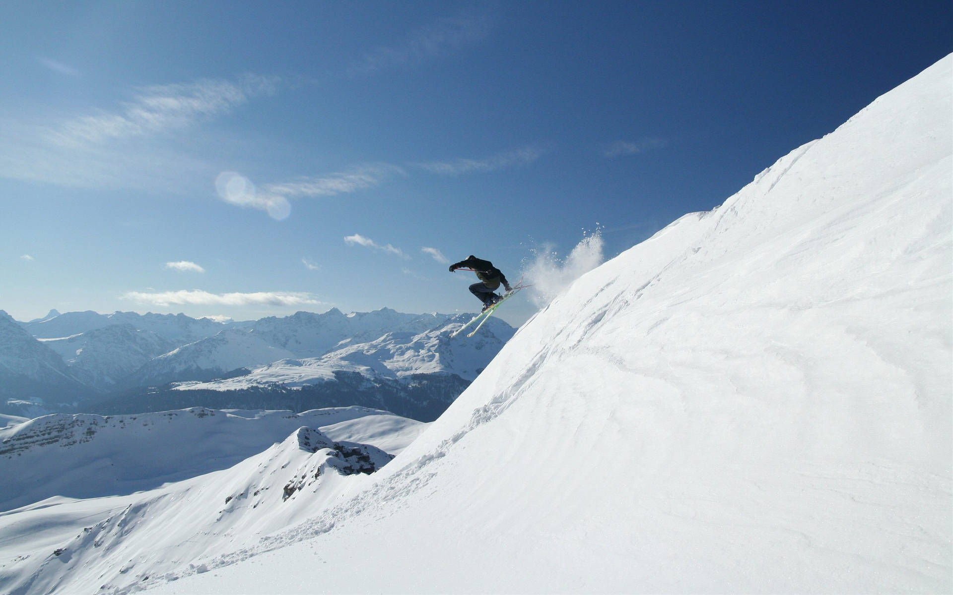 Skifahrenim Weißen Schnee Wallpaper