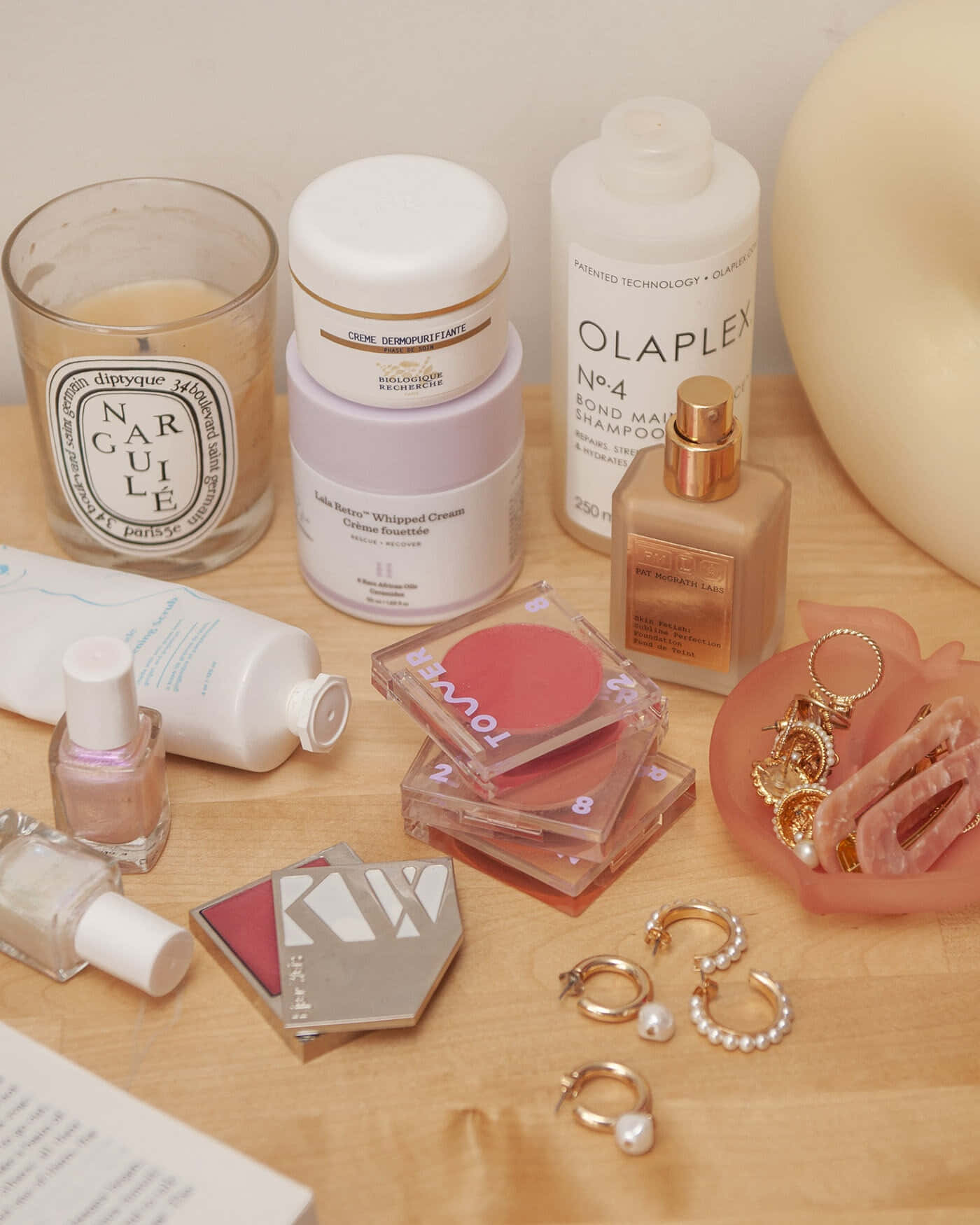 Skincareand Beauty Products Flatlay Wallpaper