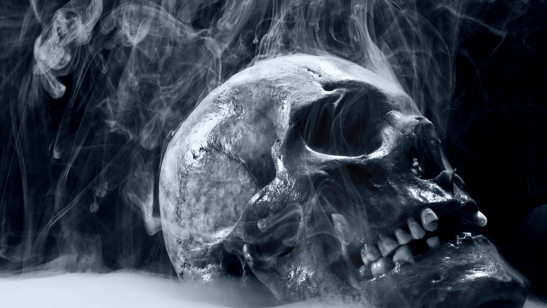 Skull With Smoke Scary Background Wallpaper