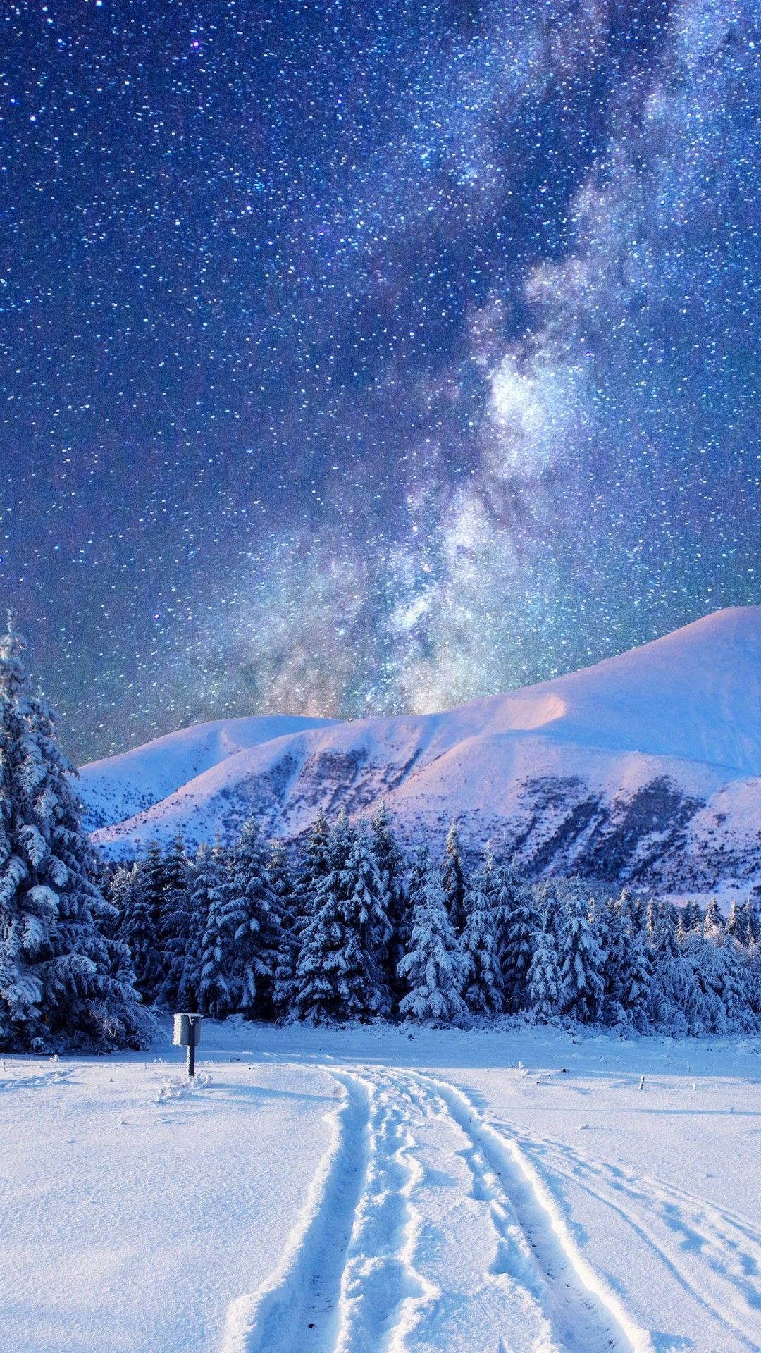 Sky And Winter Mountains Wallpaper
