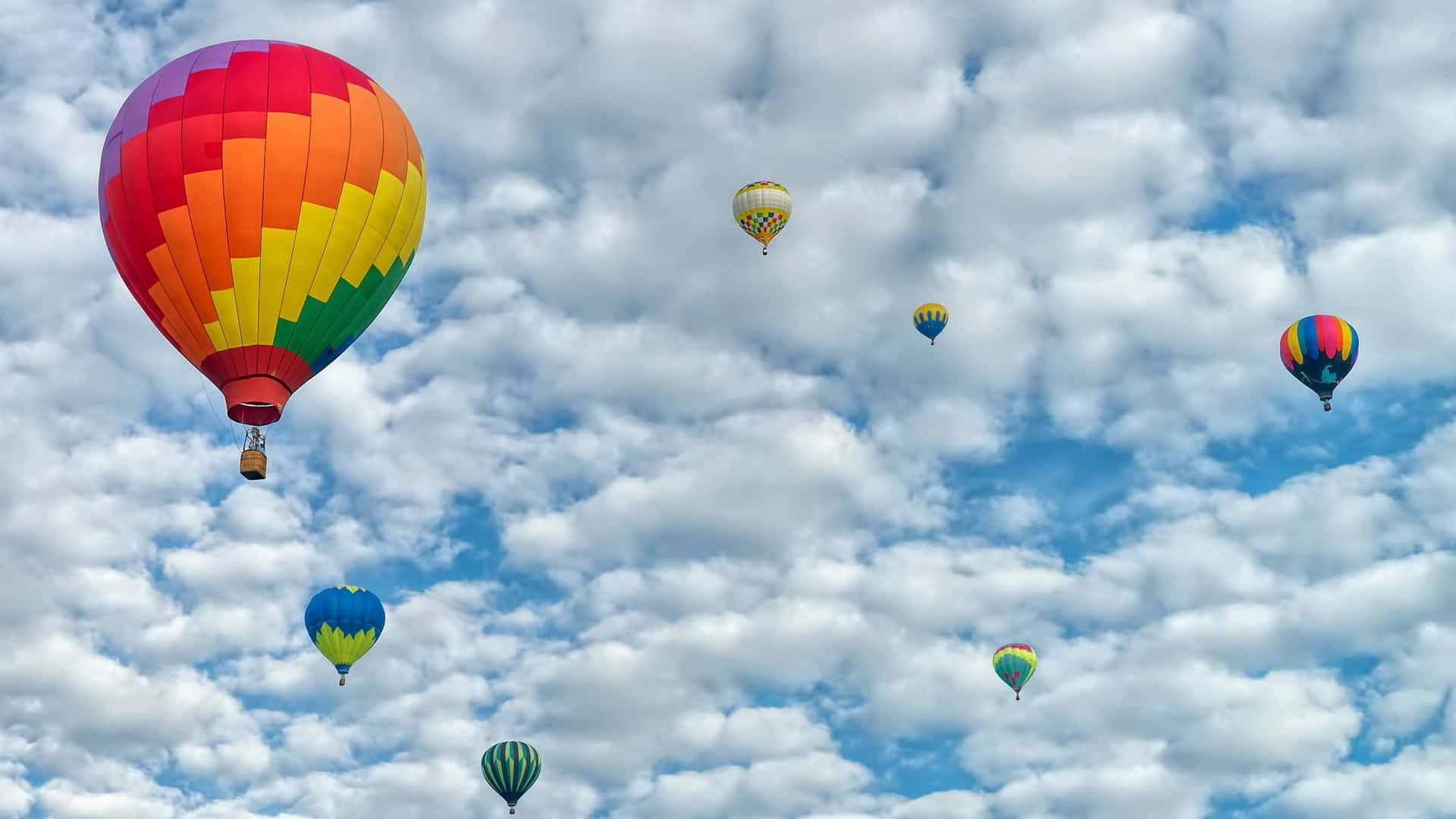 Himlaliknandebakgrund Med Flygande Ballonger.