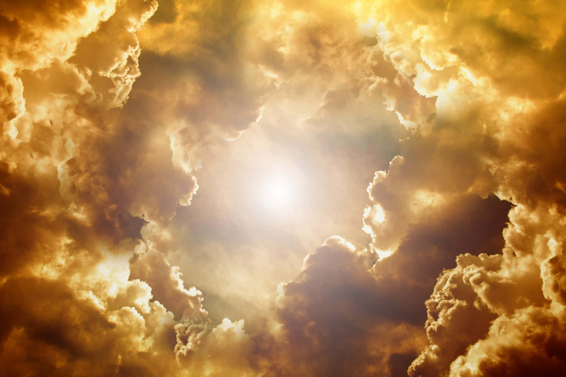 Immersanella Dolcezza Dell'arancione, Un'immagine Dei Cieli Di Un'incantevole Nuvola.