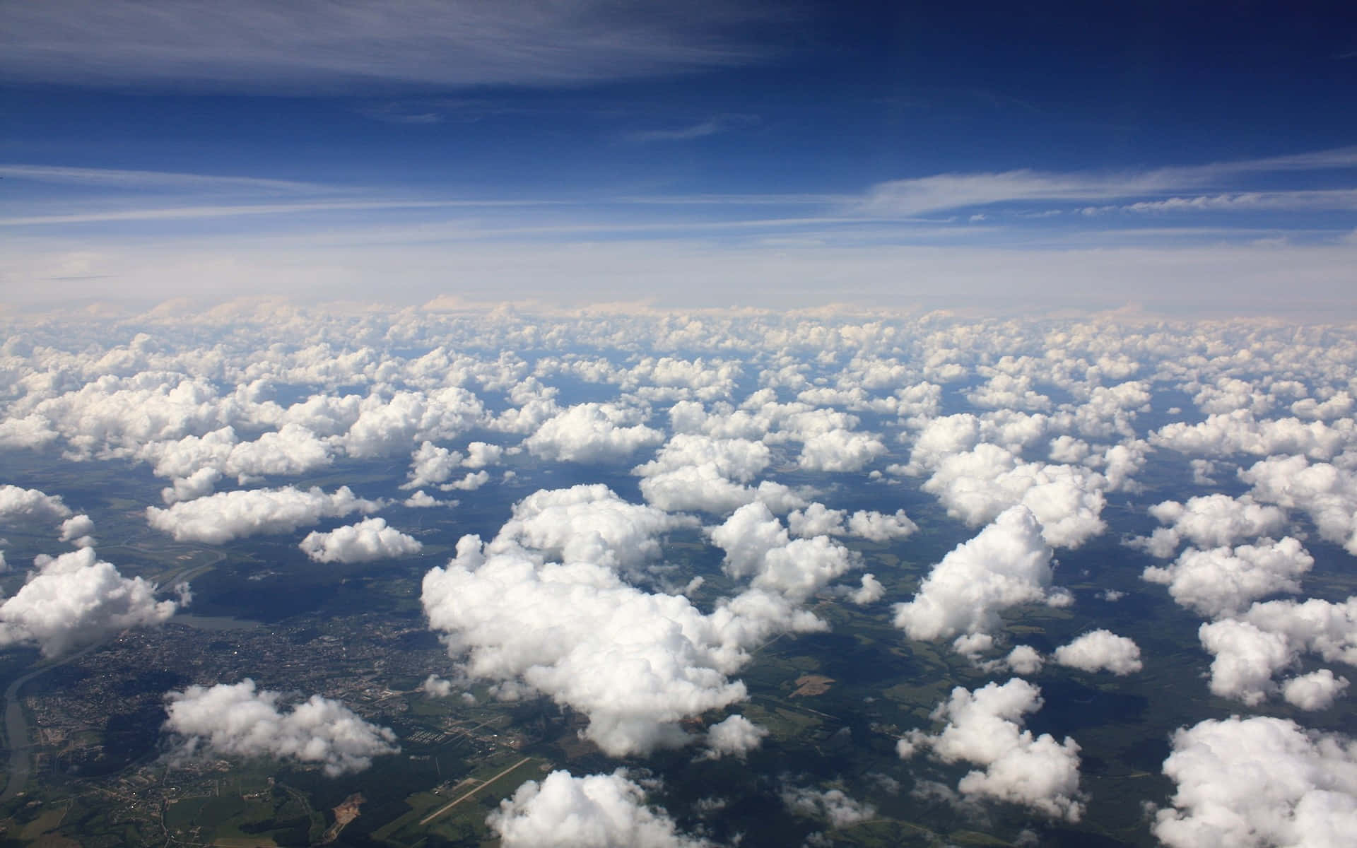 Impresionanteimagen De Nubes En El Cielo.