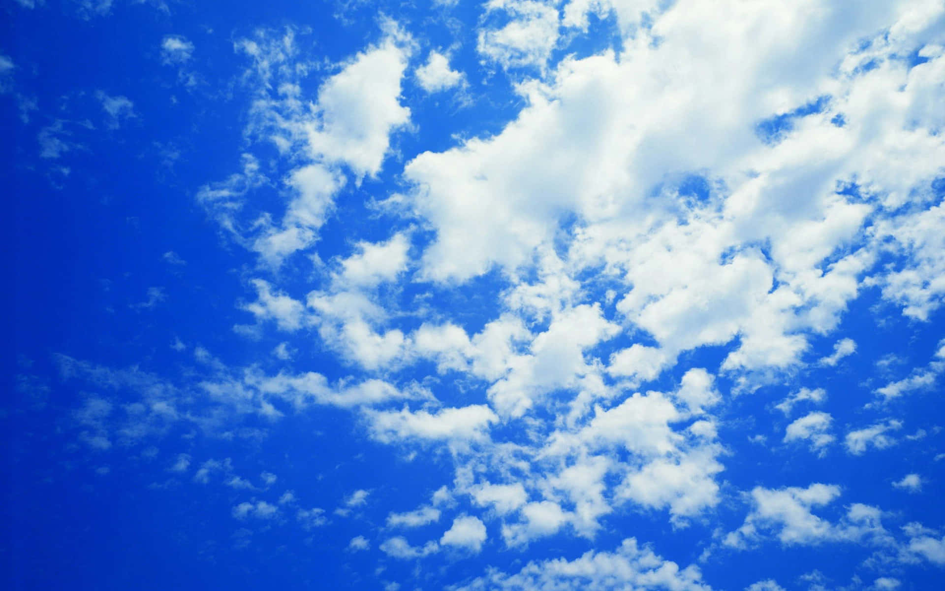 Immaginedi Cielo Azzurro E Nuvole.