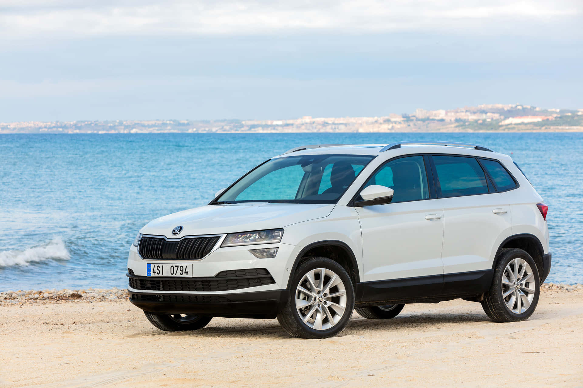 Skoda Karoq Yang Elegan Dan Mewah Di Alam Liar Wallpaper