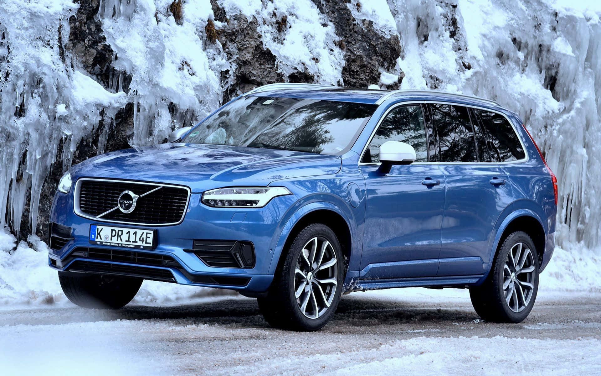 Sleek And Modern Volvo Xc90 On The Road Wallpaper