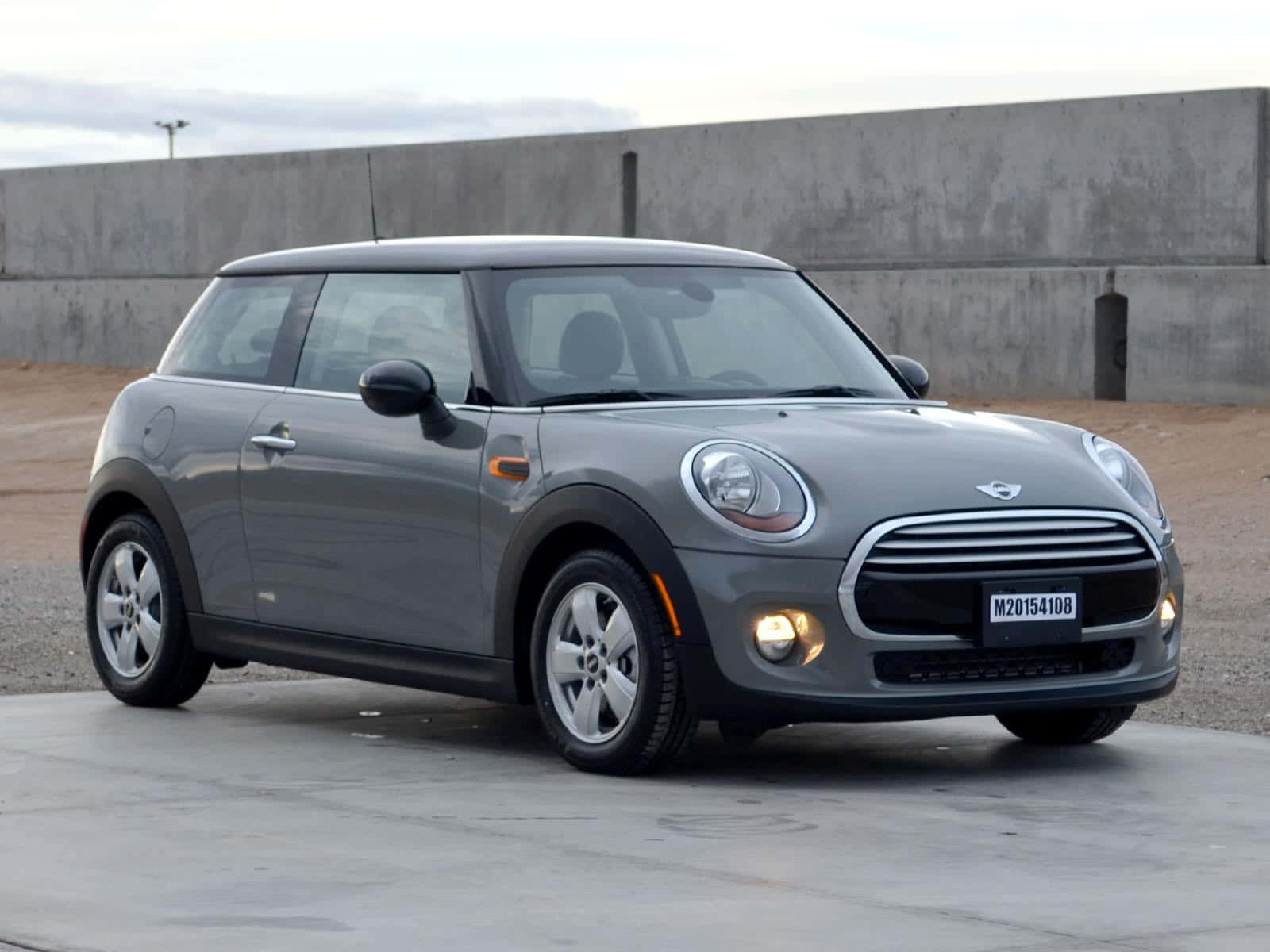 Slanke En Stijlvolle Mini Cooper Hardtop 2 Deurs In Beweging Achtergrond