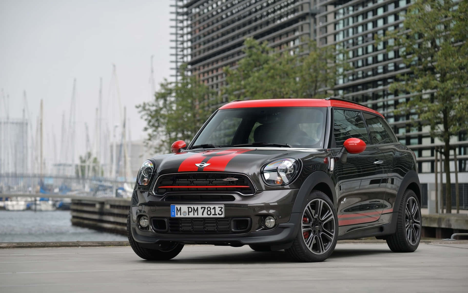 Sleek And Stylish Mini Paceman On City Road Wallpaper