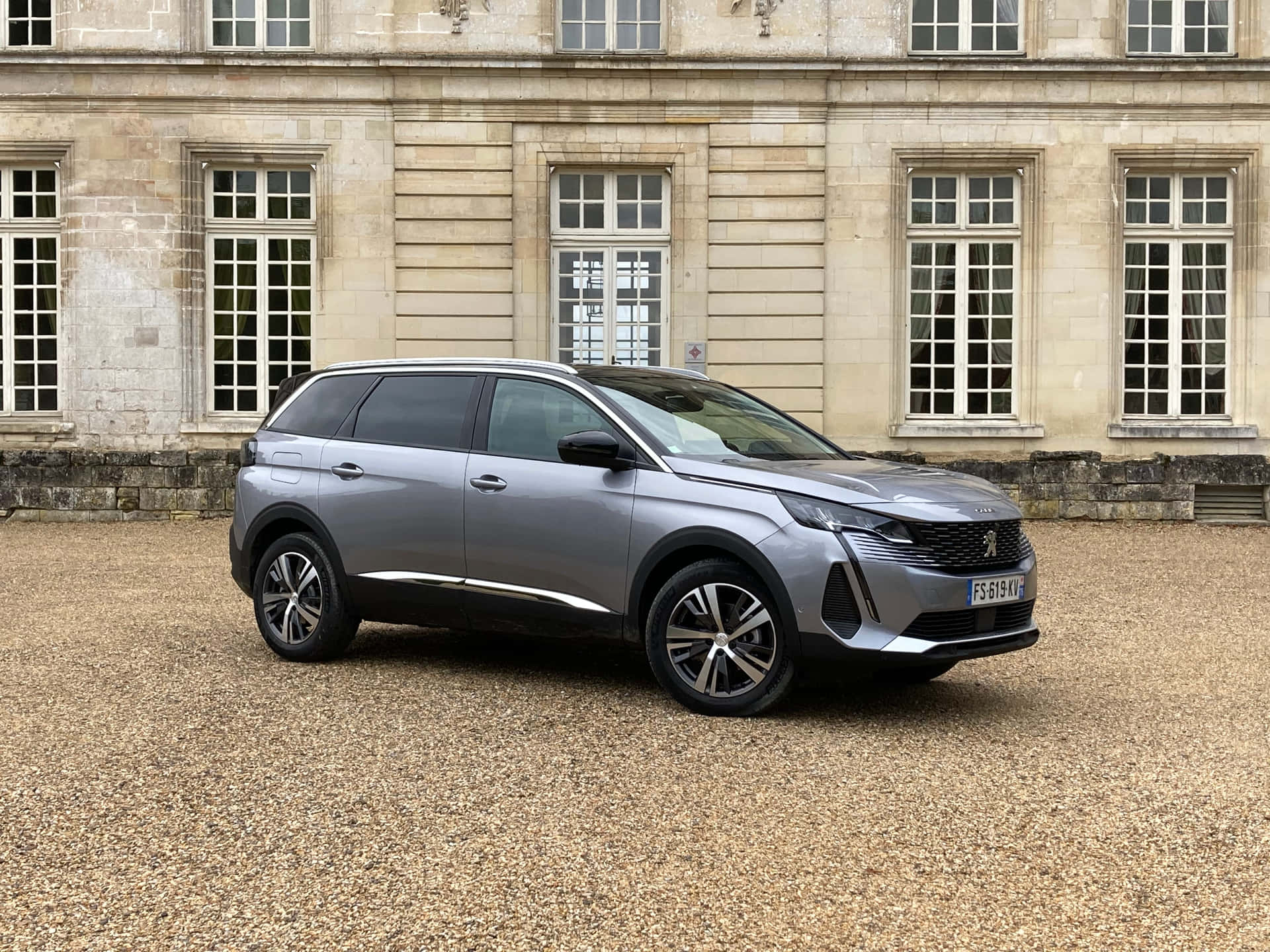Sleek And Stylish Peugeot 5008 In Motion Wallpaper