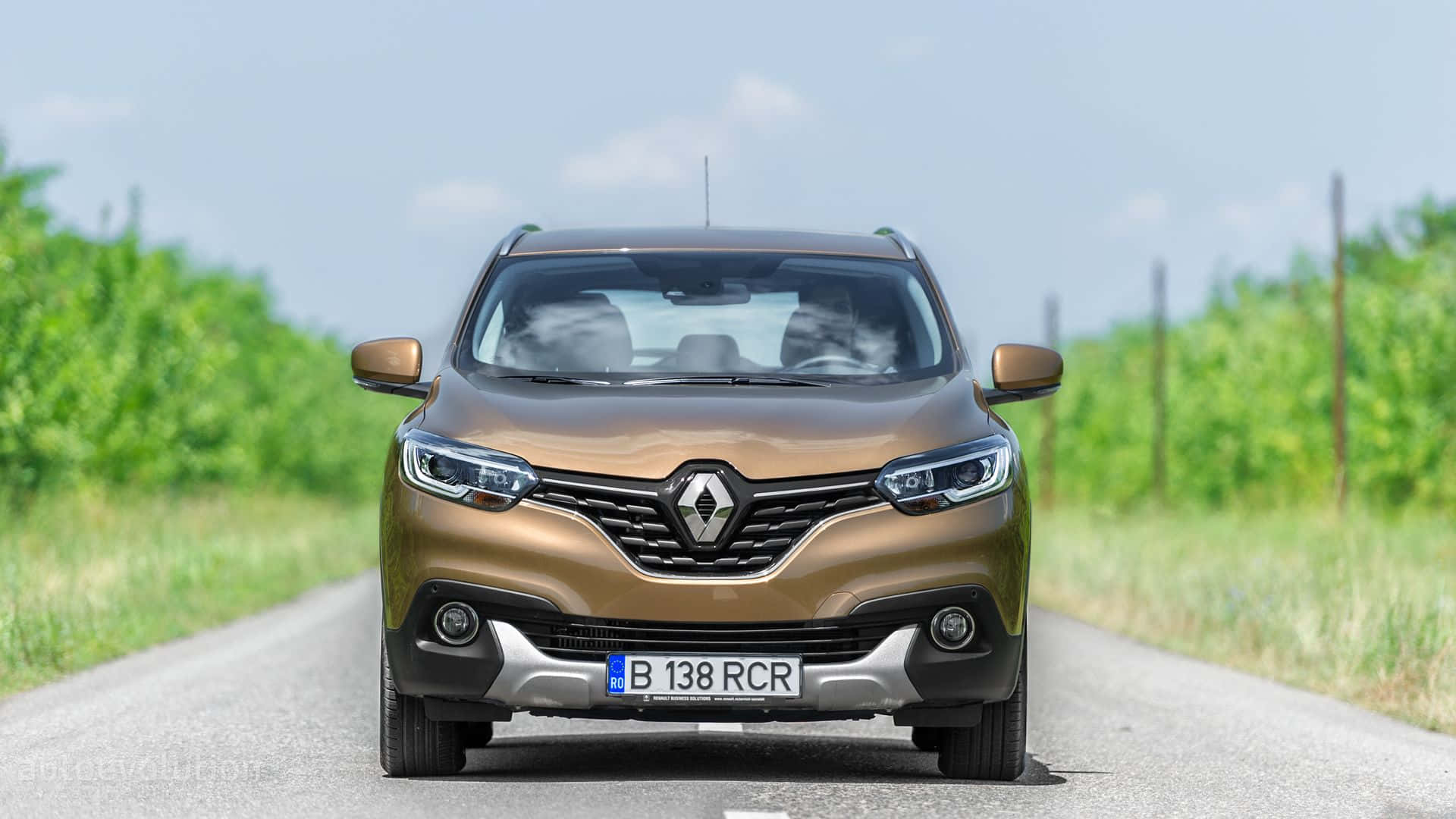 Sleek And Stylish Renault Kadjar On The Move Wallpaper