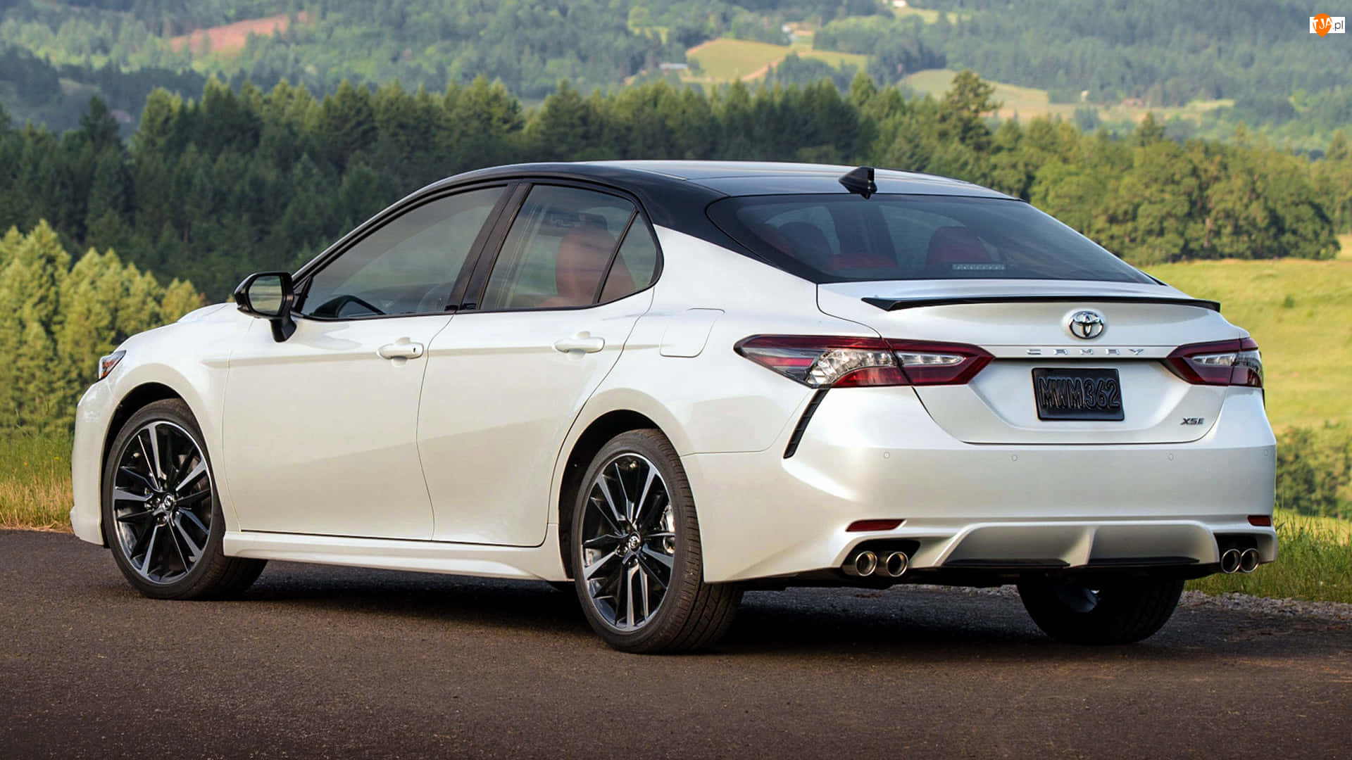 "sleek And Stylish Toyota Camry In Elegant Silver Wallpaper